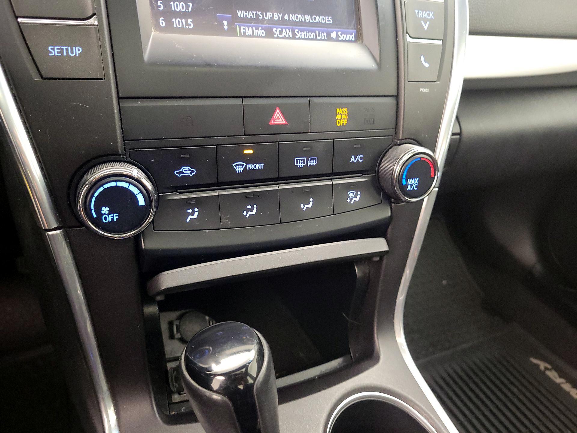 Thumbnail: 2015 Toyota Camry - 16