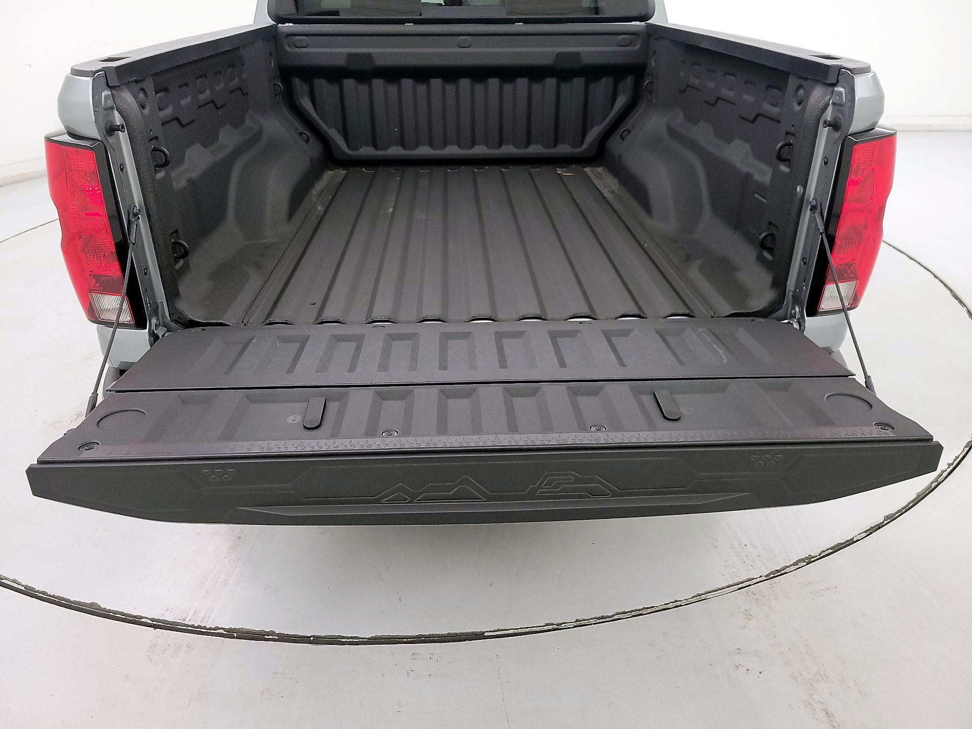 Thumbnail: 2024 Chevrolet Colorado - 20