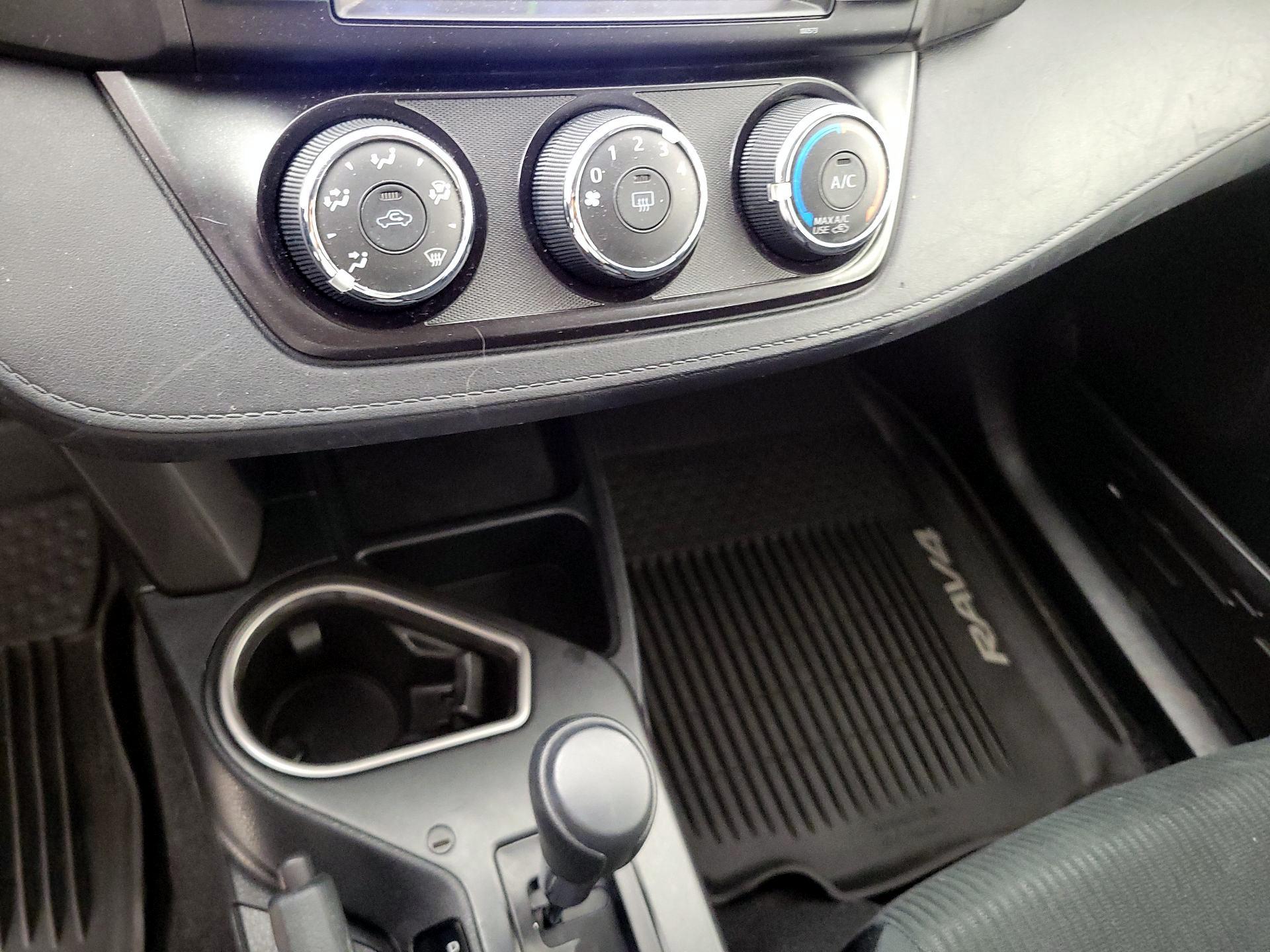 Thumbnail: 2016 Toyota RAV4 - 16