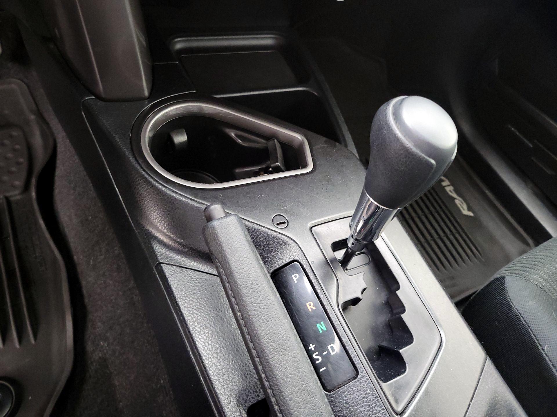 Thumbnail: 2016 Toyota RAV4 - 17