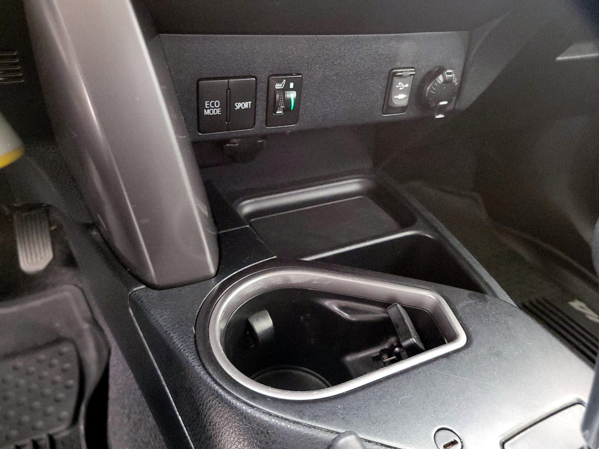 Thumbnail: 2016 Toyota RAV4 - 18