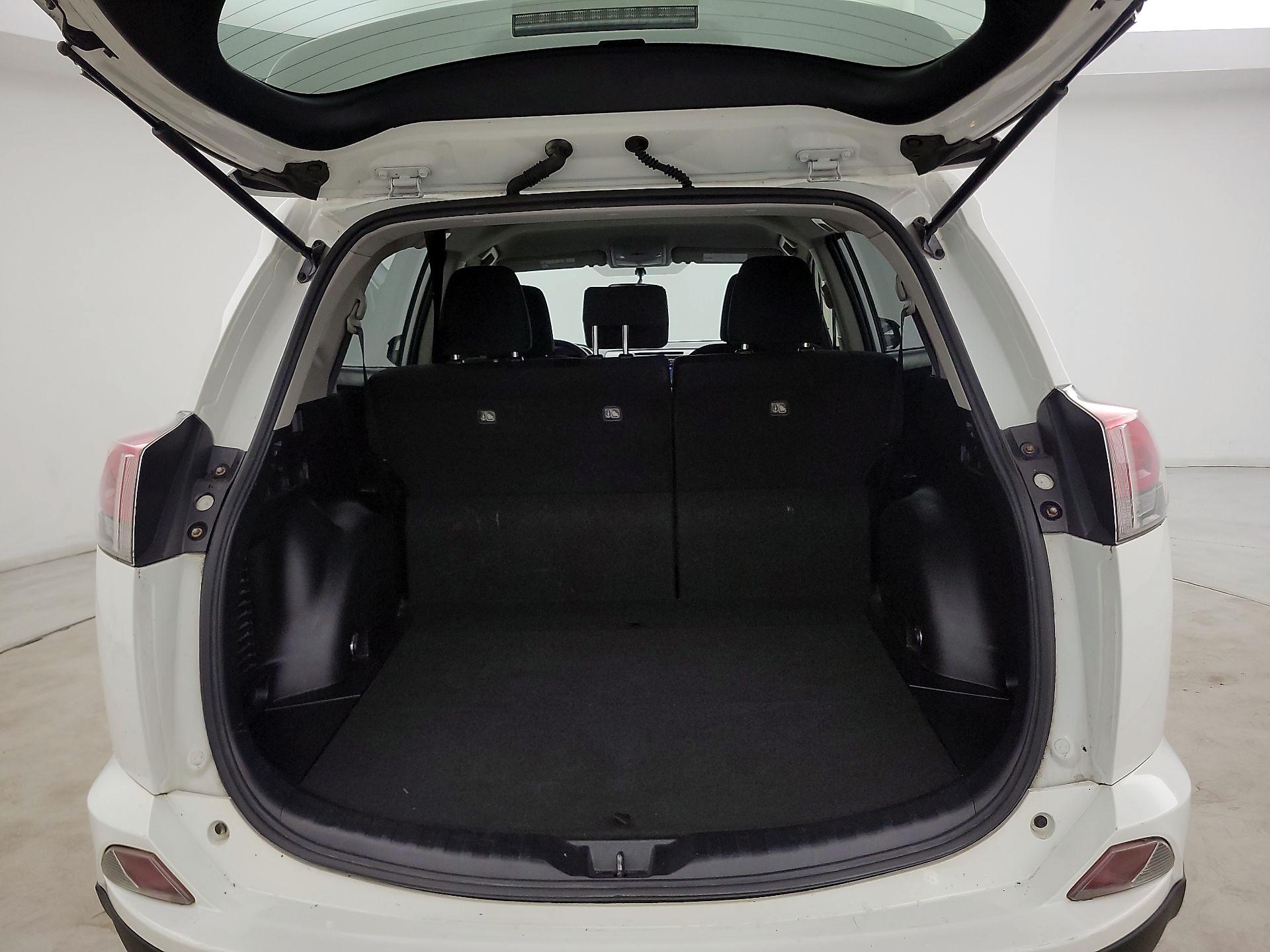 Thumbnail: 2016 Toyota RAV4 - 20