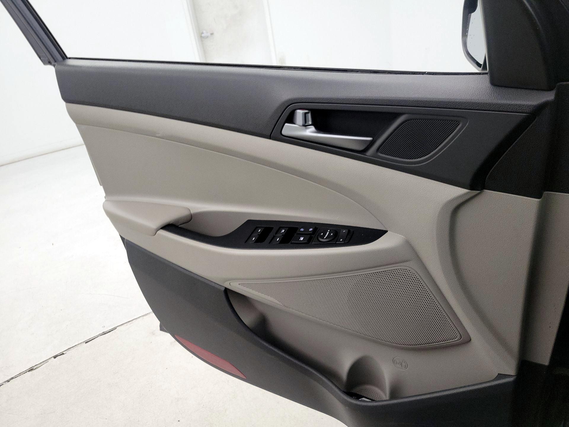 Thumbnail: 2016 Hyundai Tucson - 12