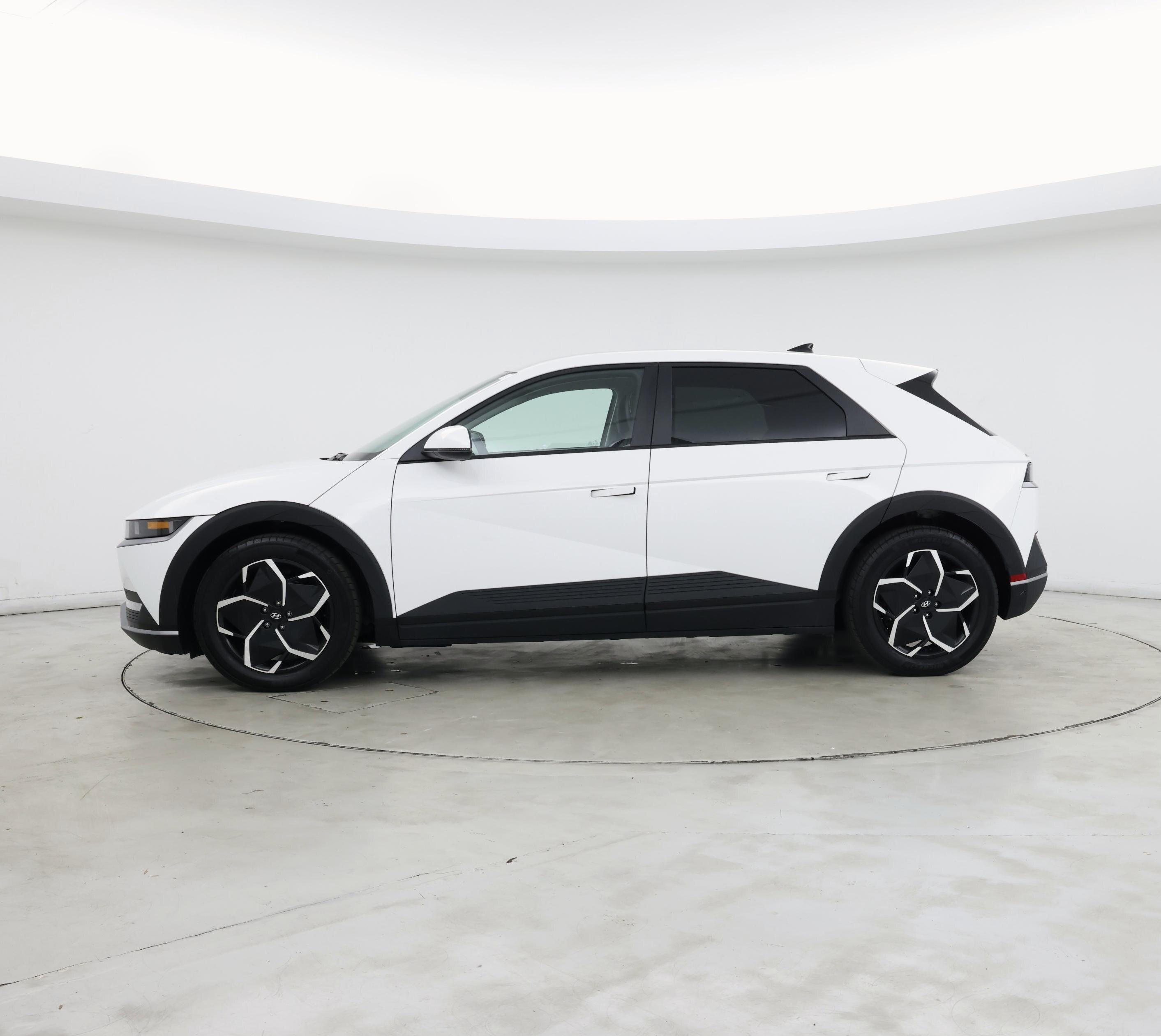 Thumbnail: 2023 Hyundai Ioniq 5 - 3