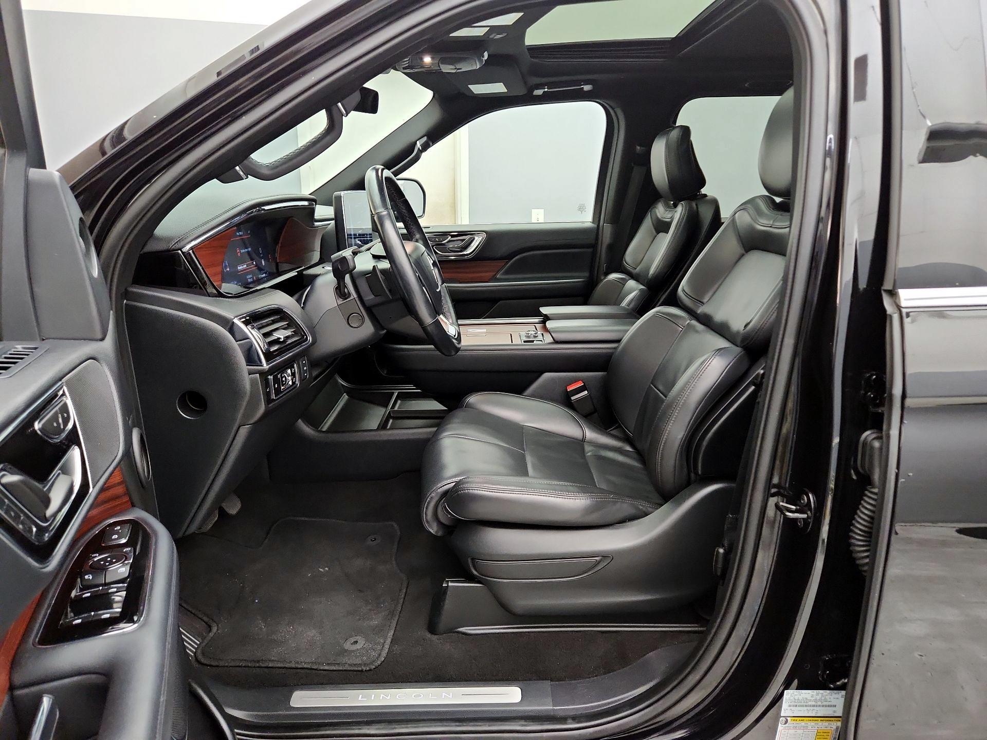 Thumbnail: 2024 Lincoln Navigator - 11