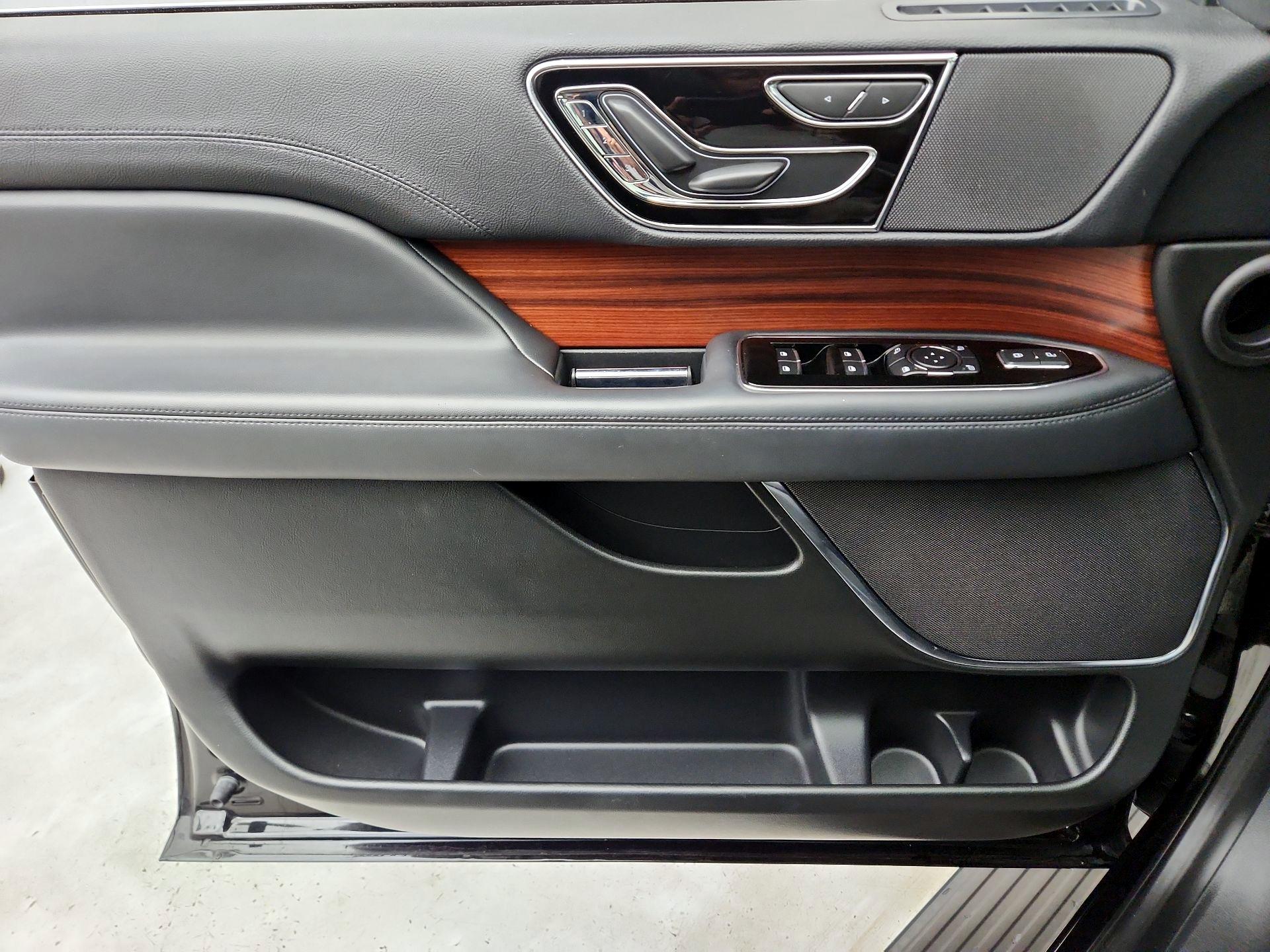 Thumbnail: 2024 Lincoln Navigator - 12