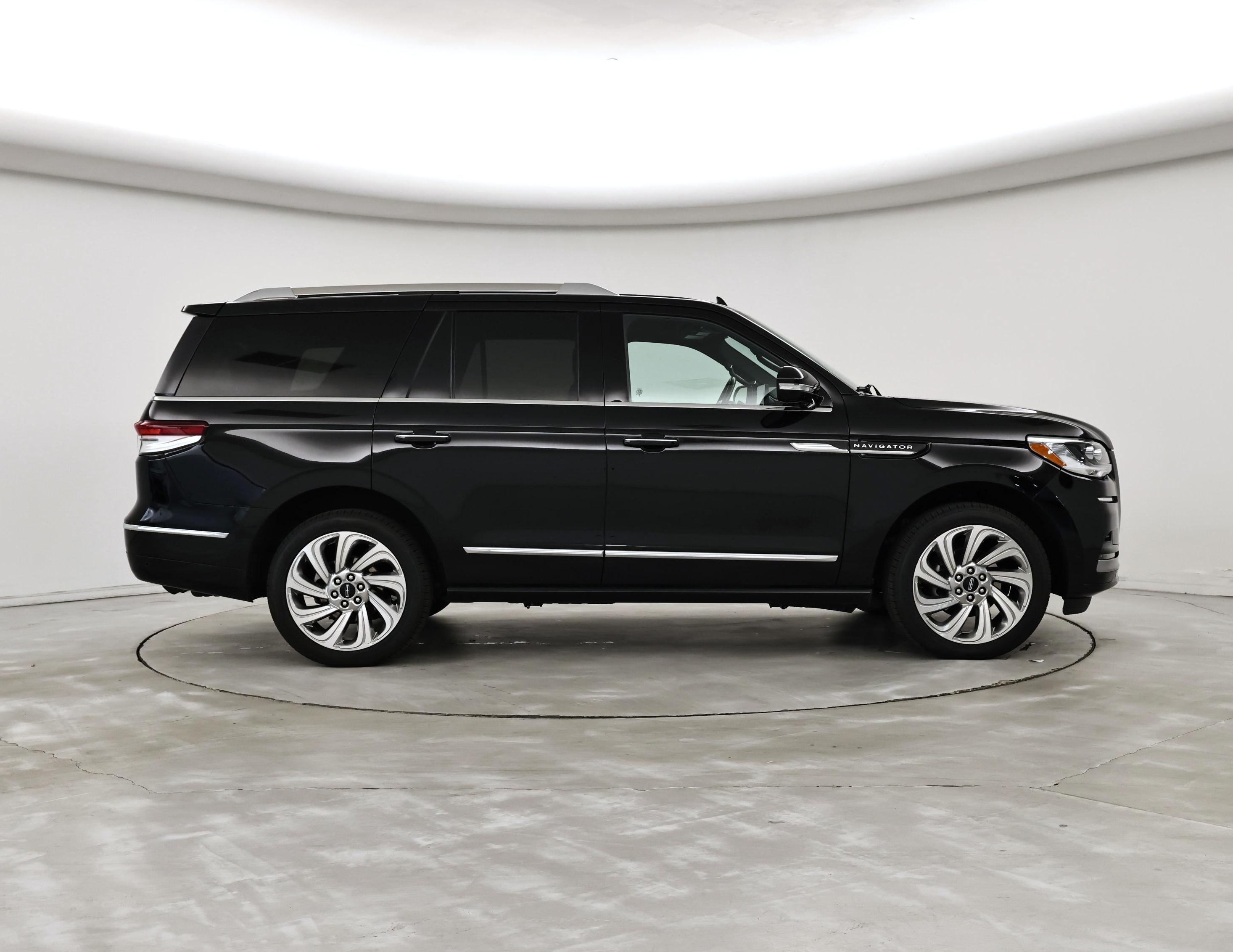 Thumbnail: 2024 Lincoln Navigator - 7