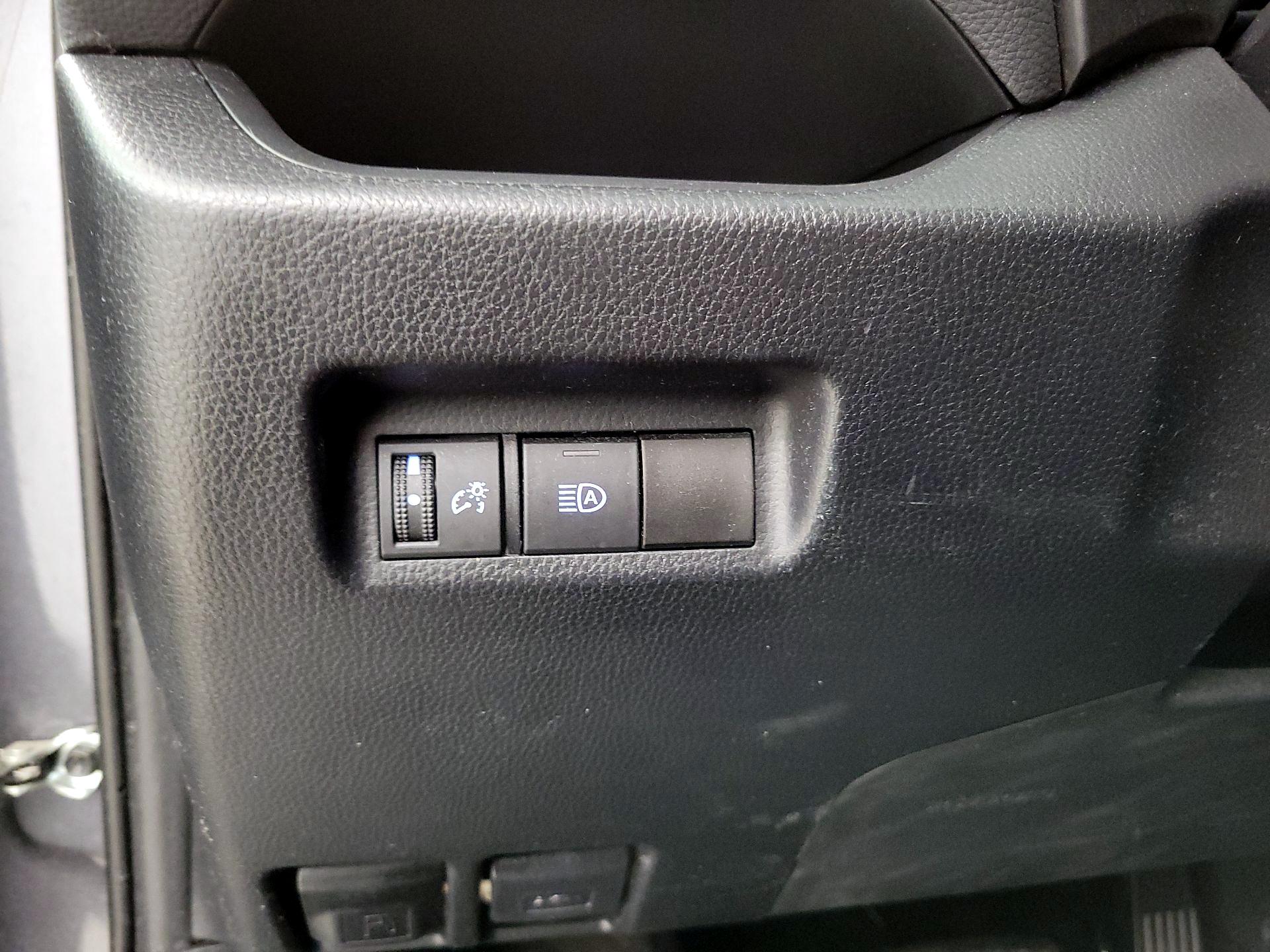 Thumbnail: 2019 Toyota RAV4 - 13