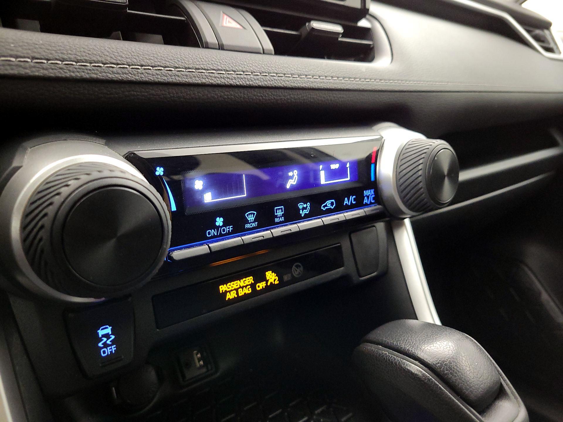 Thumbnail: 2019 Toyota RAV4 - 16