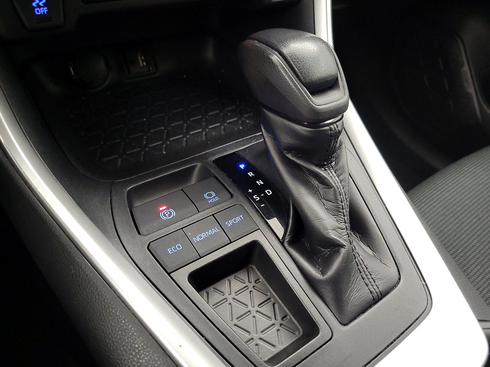 Thumbnail: 2019 Toyota RAV4 - 17