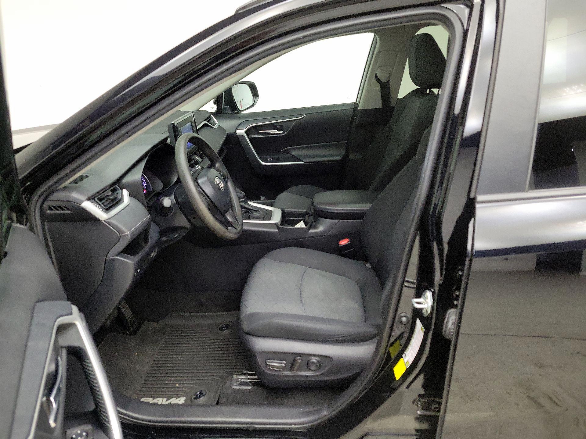 Thumbnail: 2020 Toyota RAV4 - 11