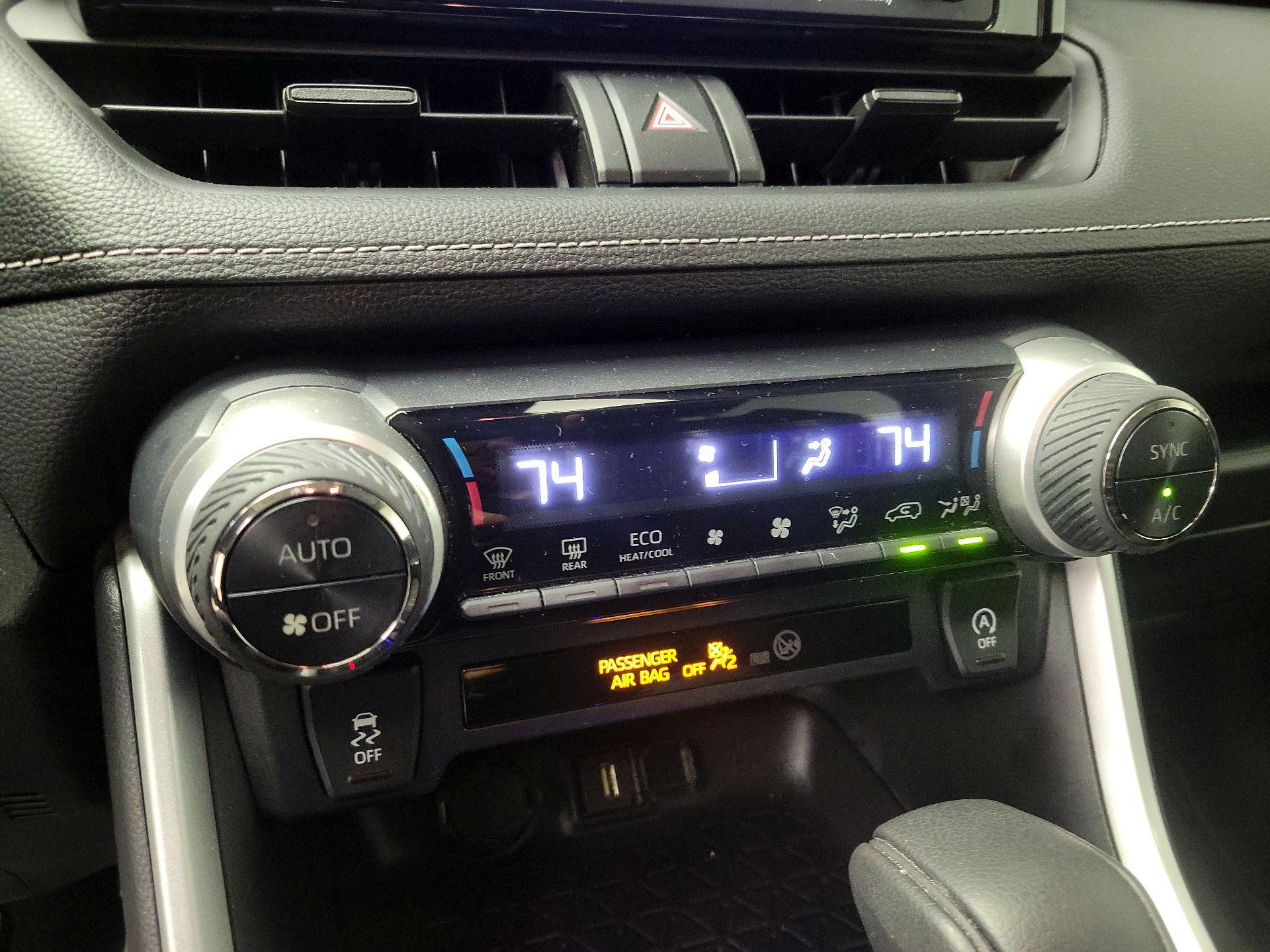 Thumbnail: 2020 Toyota RAV4 - 16