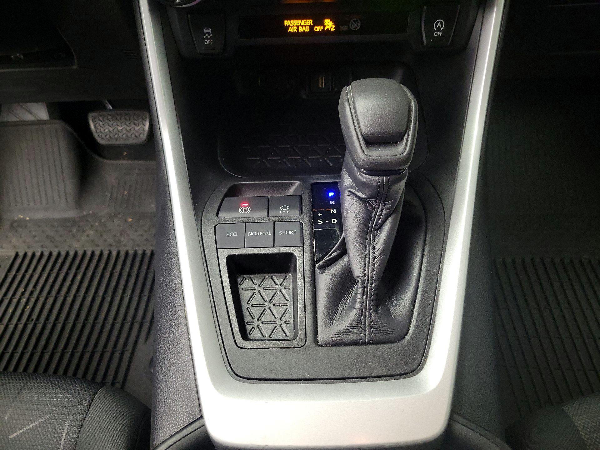 Thumbnail: 2020 Toyota RAV4 - 17