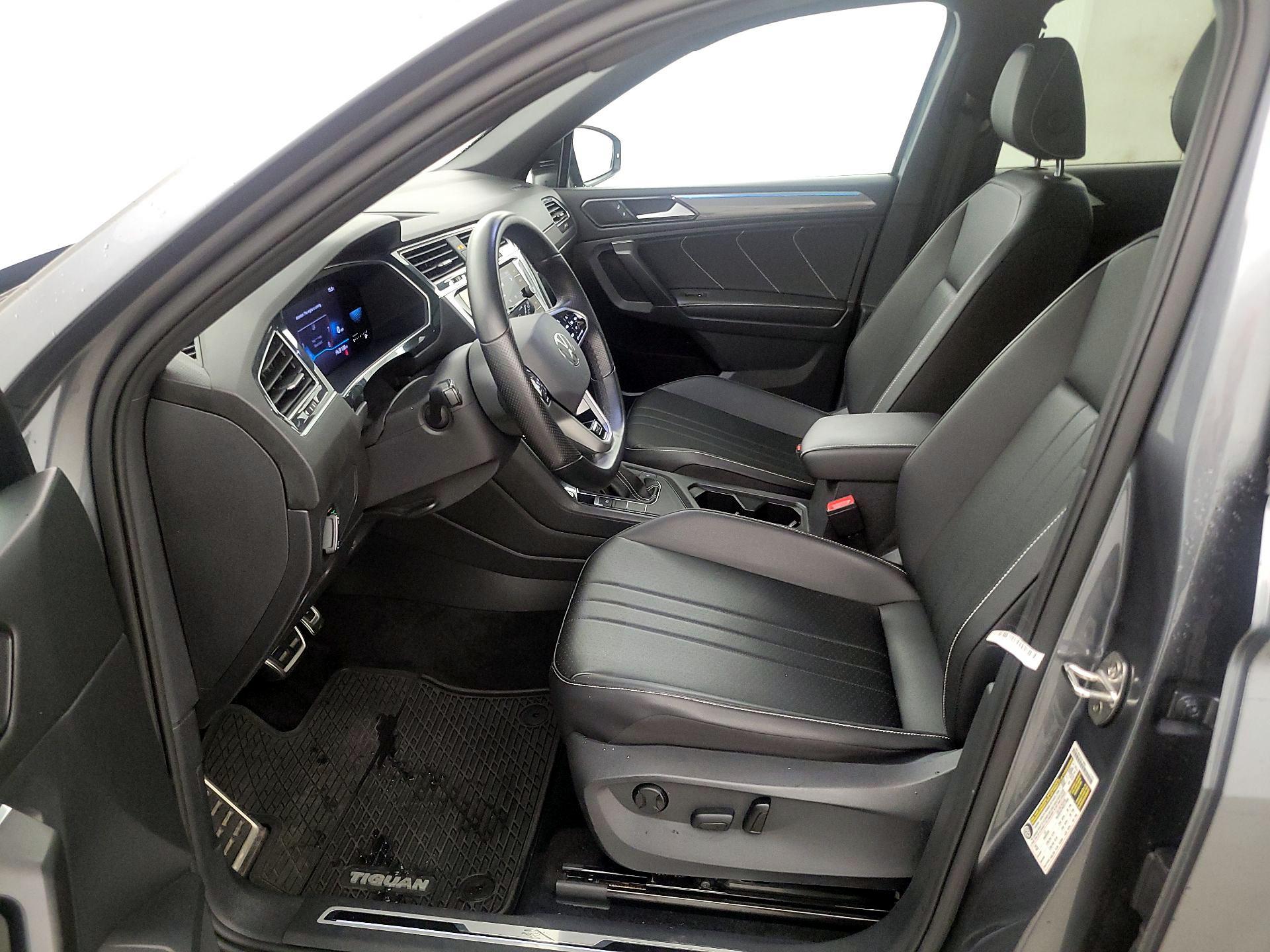 Thumbnail: 2022 Volkswagen Tiguan - 11