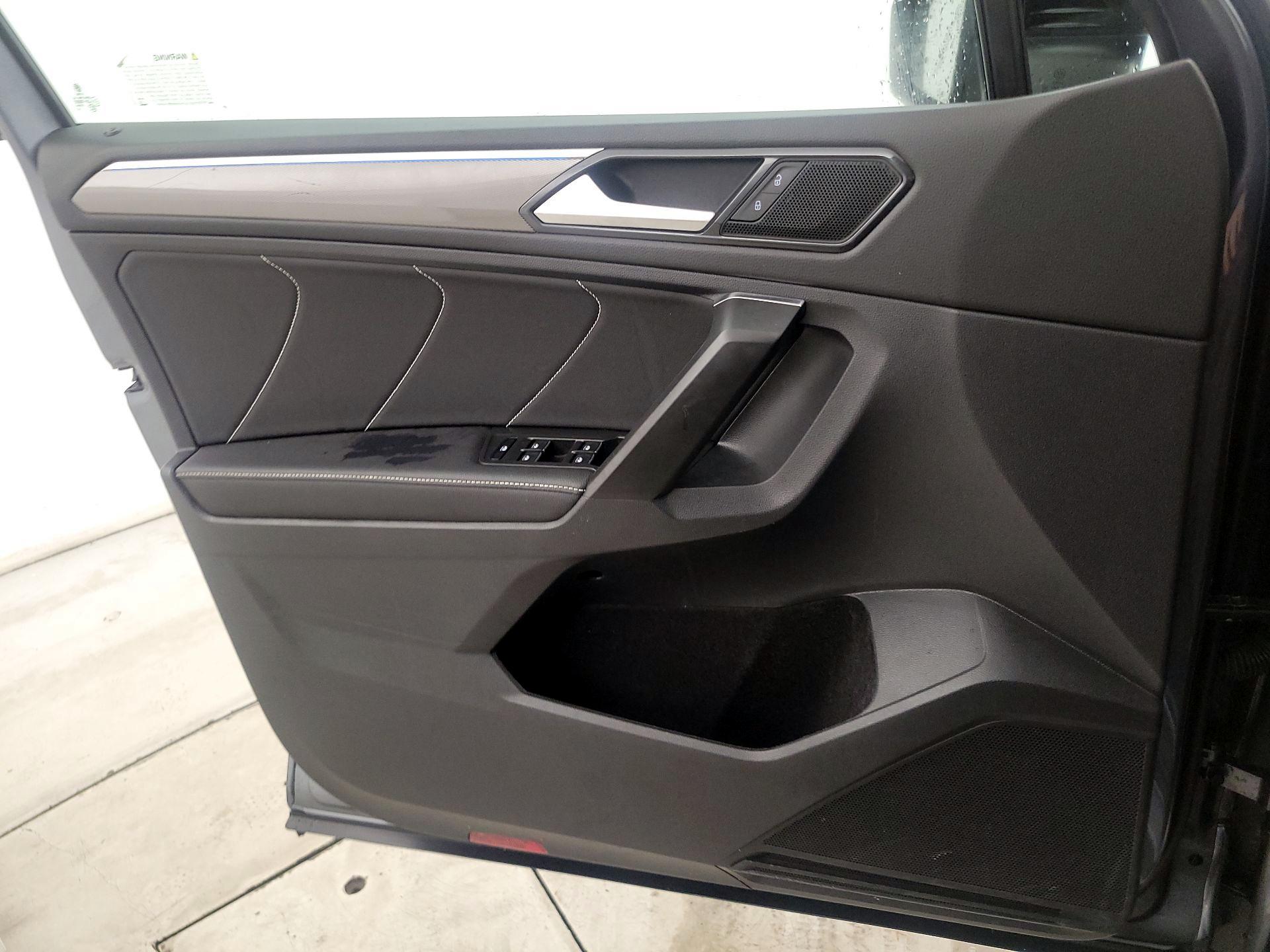 Thumbnail: 2022 Volkswagen Tiguan - 12