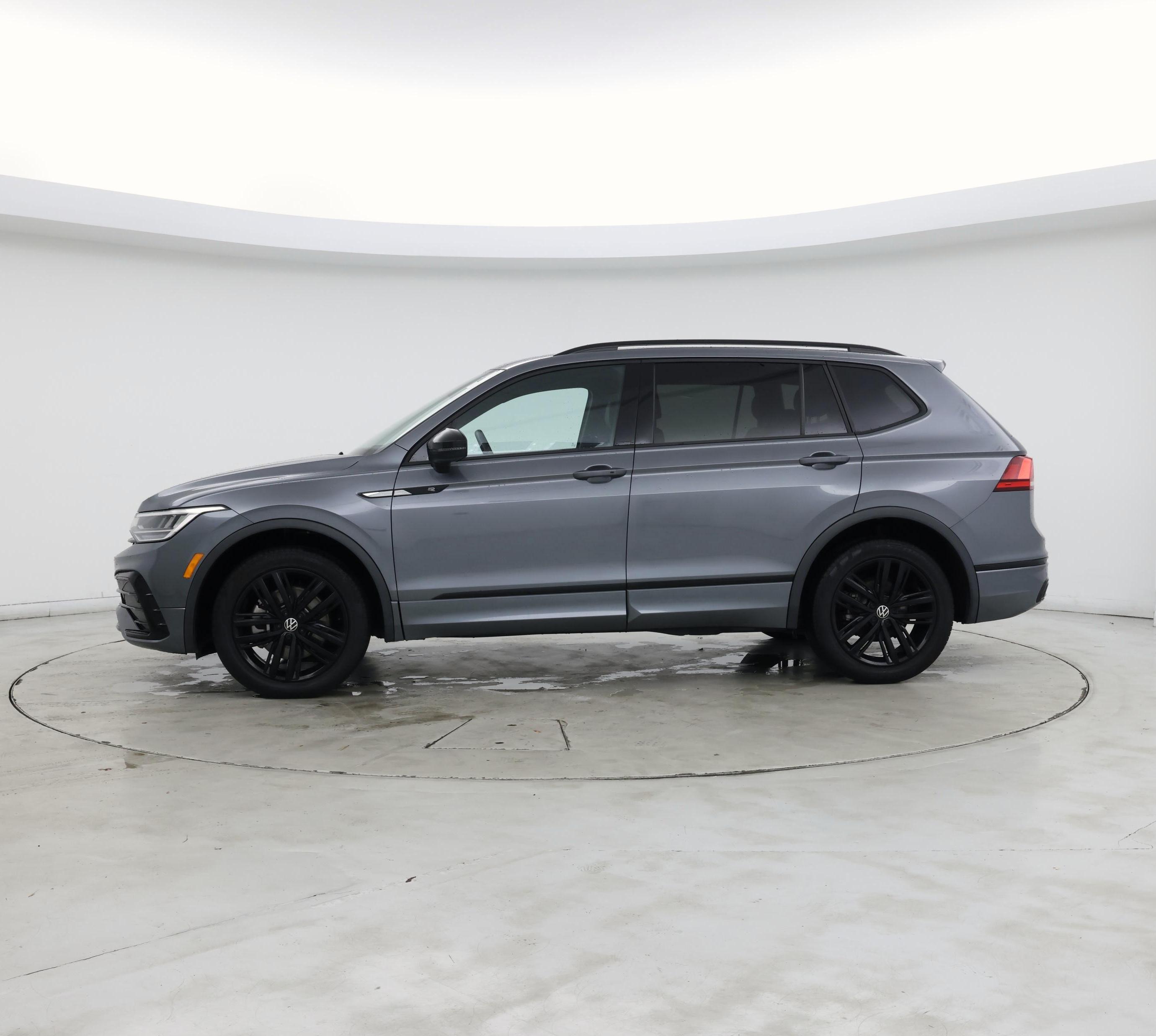 Thumbnail: 2022 Volkswagen Tiguan - 3