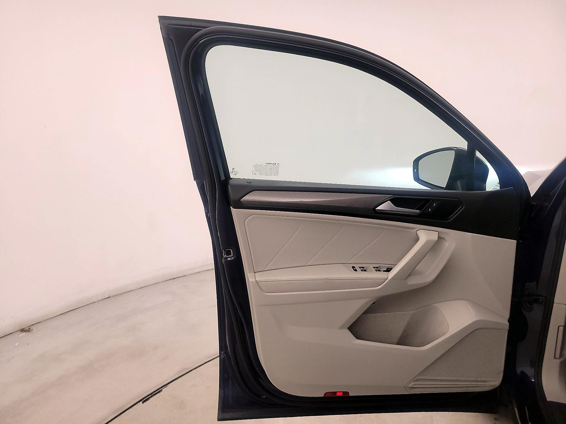 Thumbnail: 2023 Volkswagen Tiguan - 12