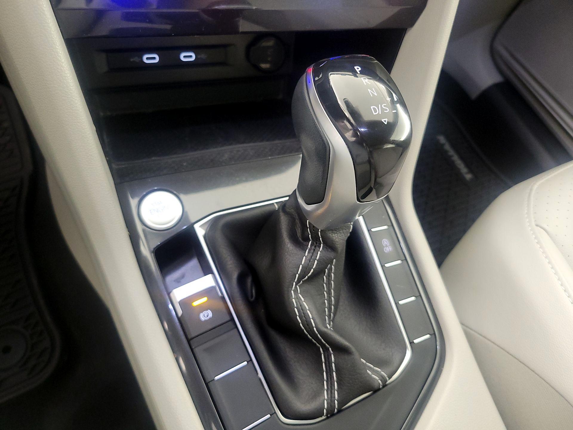 Thumbnail: 2023 Volkswagen Tiguan - 17