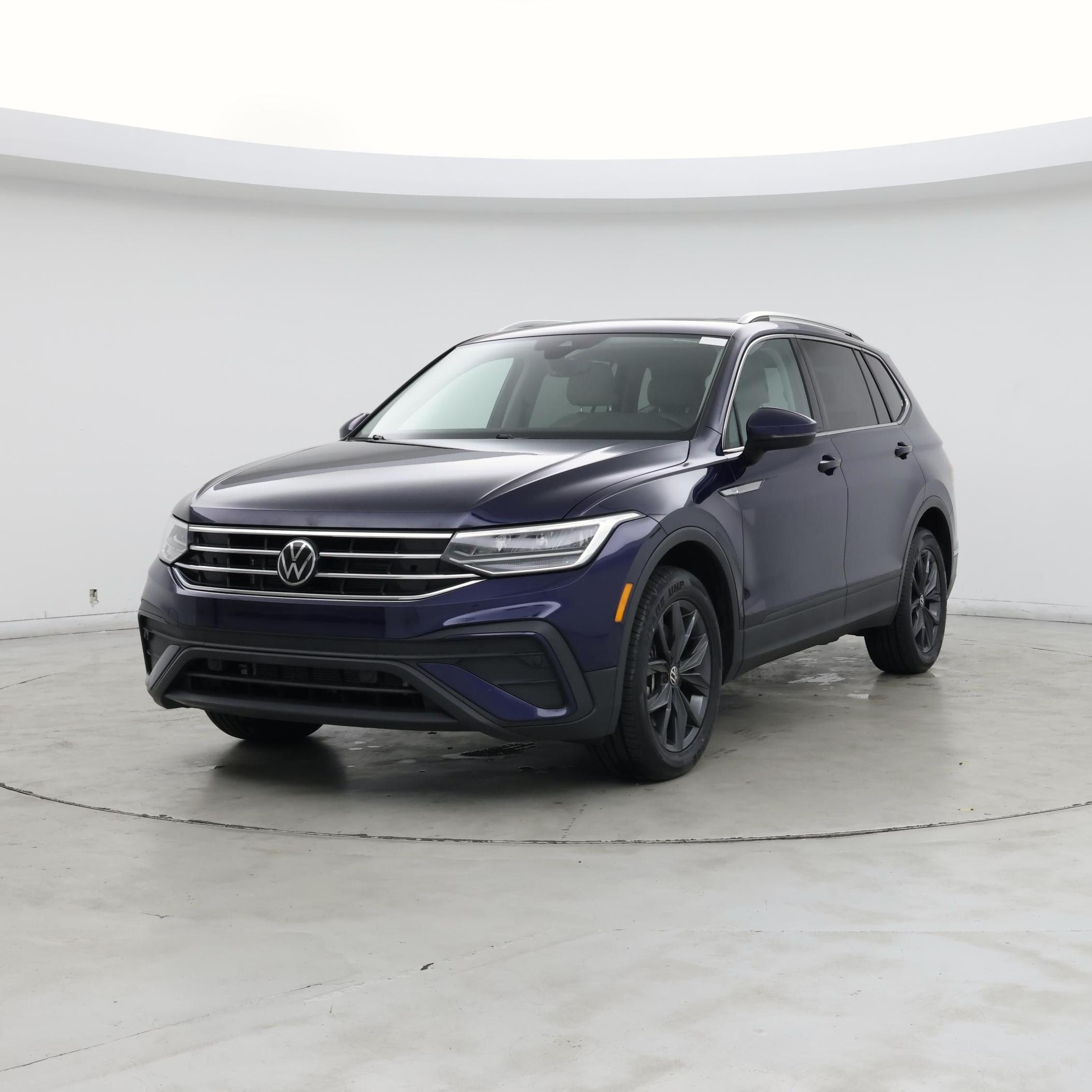 Thumbnail: 2023 Volkswagen Tiguan - 4