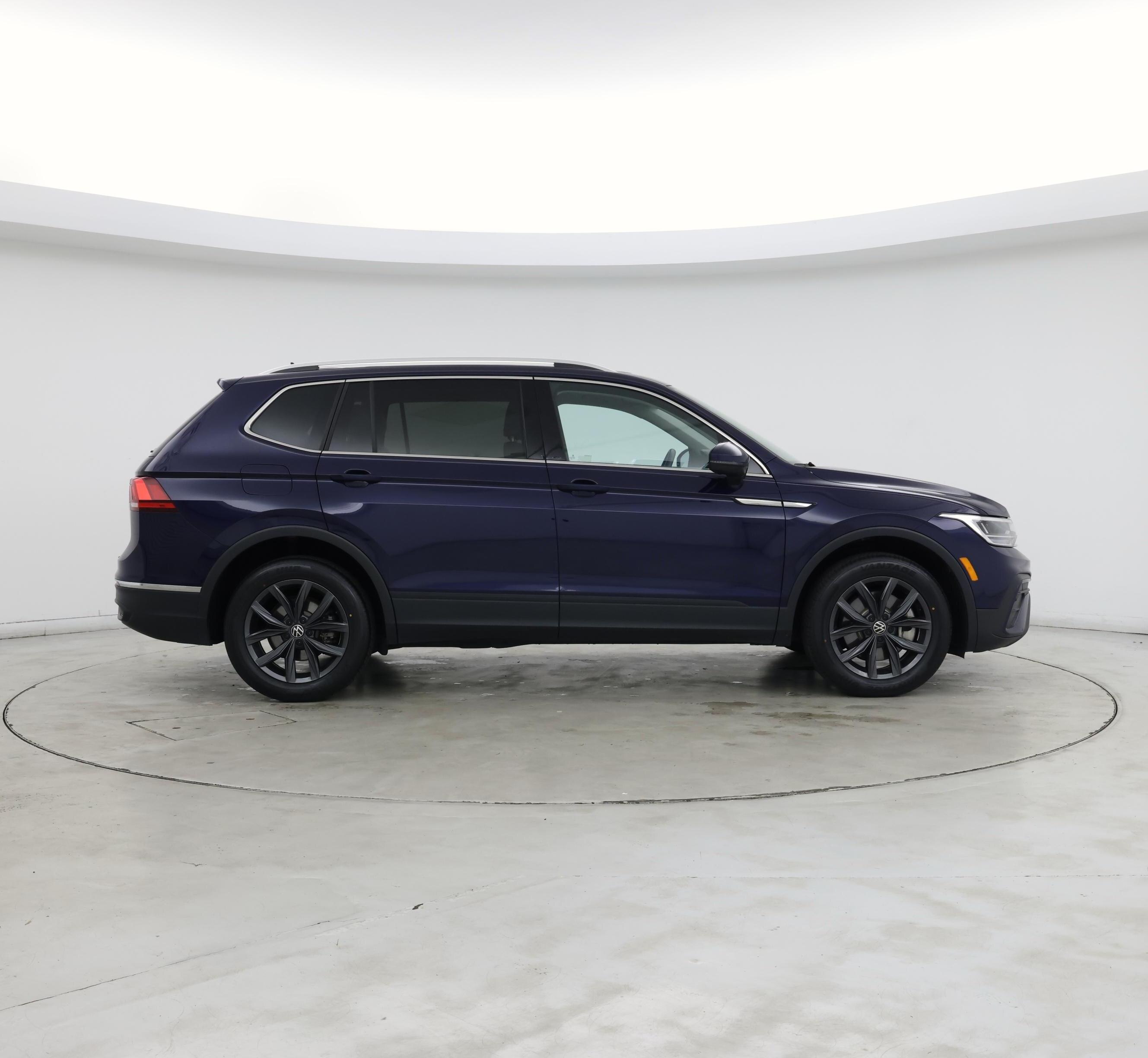 Thumbnail: 2023 Volkswagen Tiguan - 7