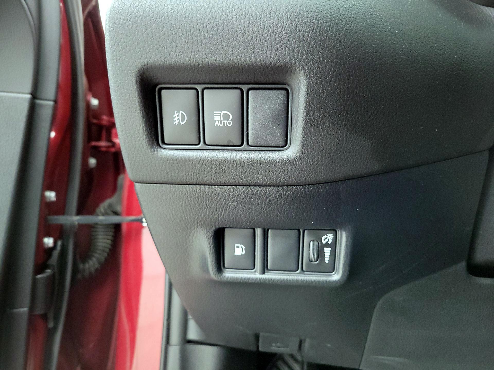 Thumbnail: 2018 Toyota C-HR - 13