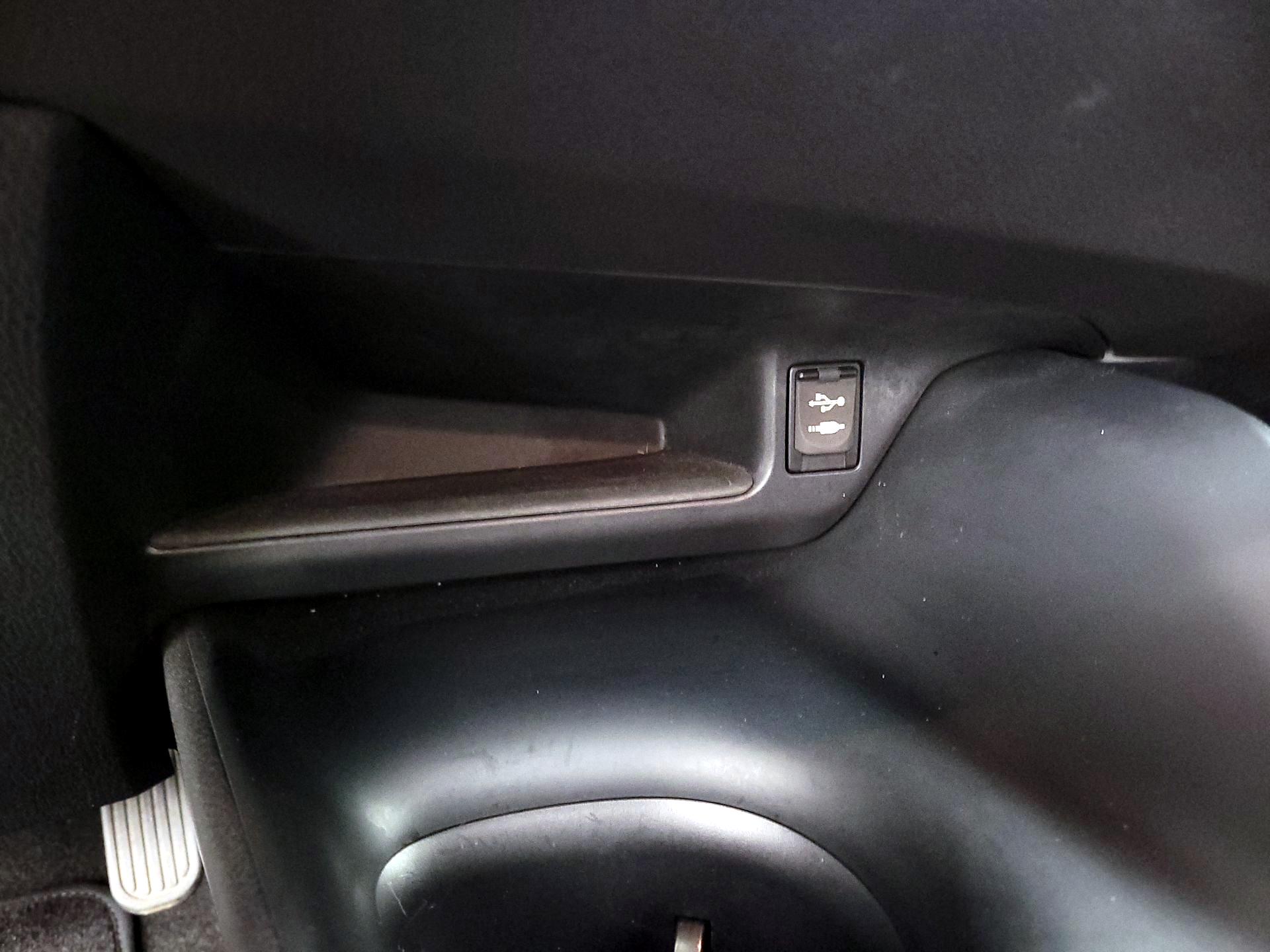 Thumbnail: 2018 Toyota C-HR - 18