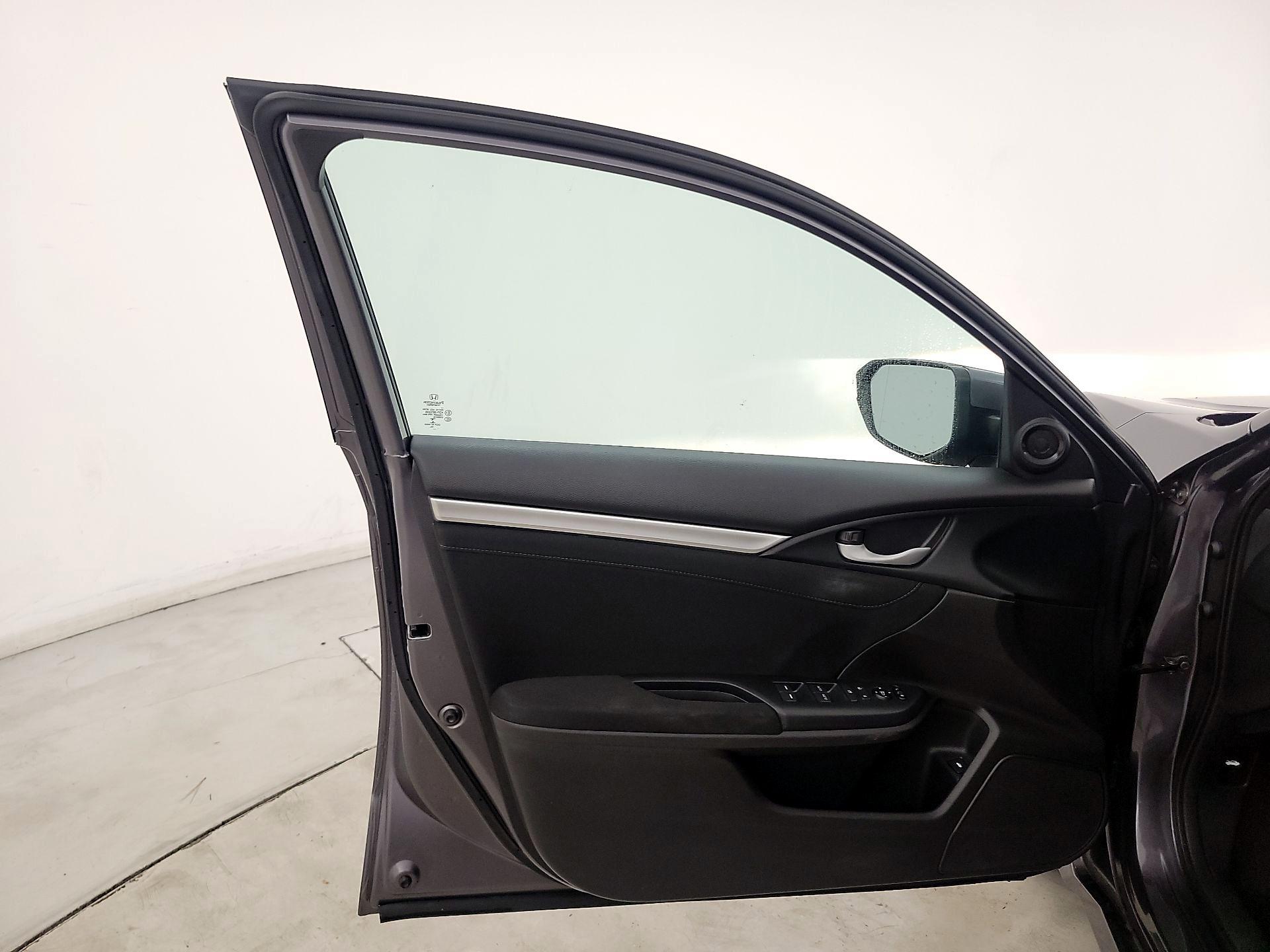 Thumbnail: 2016 Honda Civic - 12