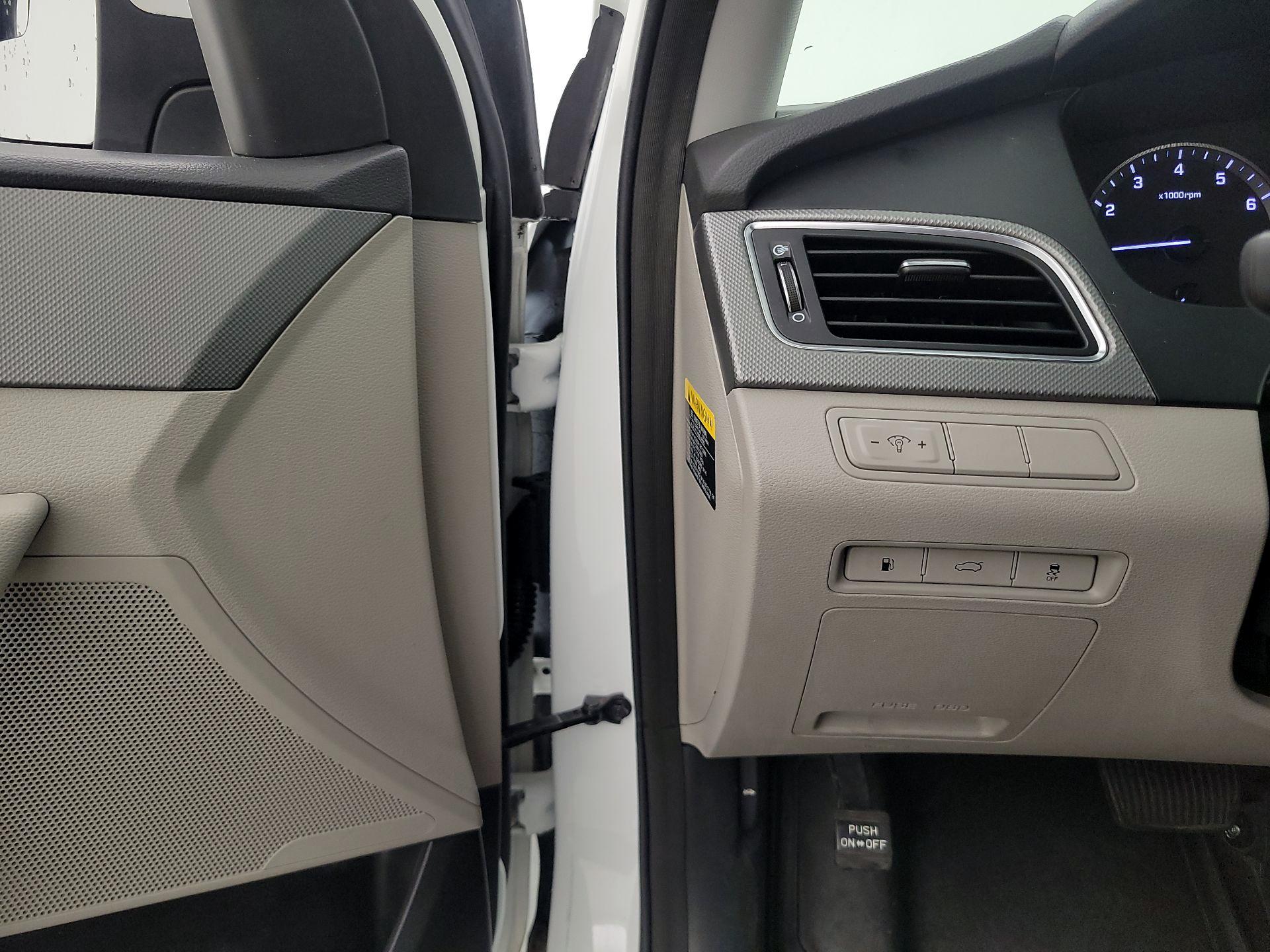 Thumbnail: 2015 Hyundai Sonata - 13