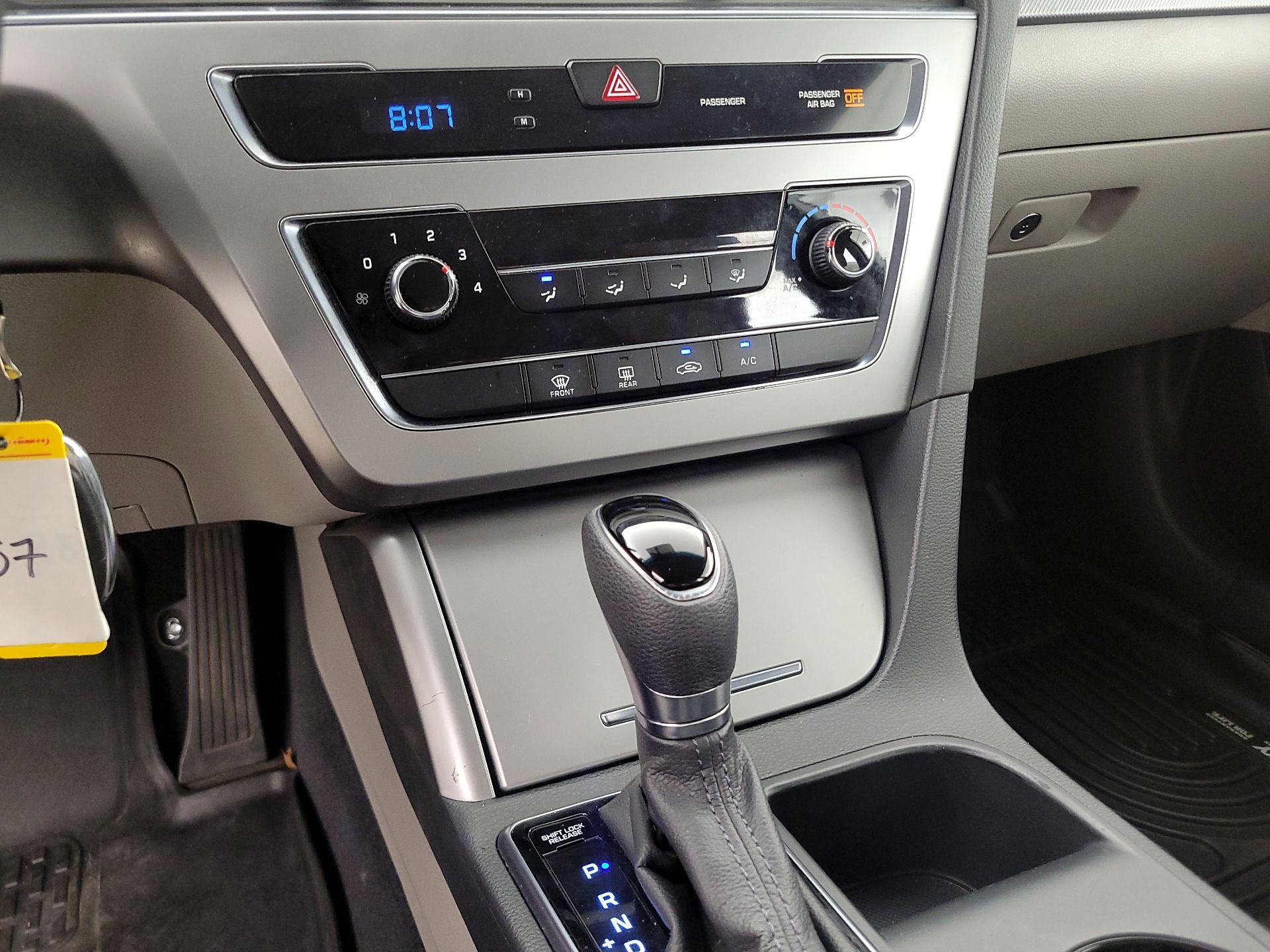 Thumbnail: 2015 Hyundai Sonata - 15