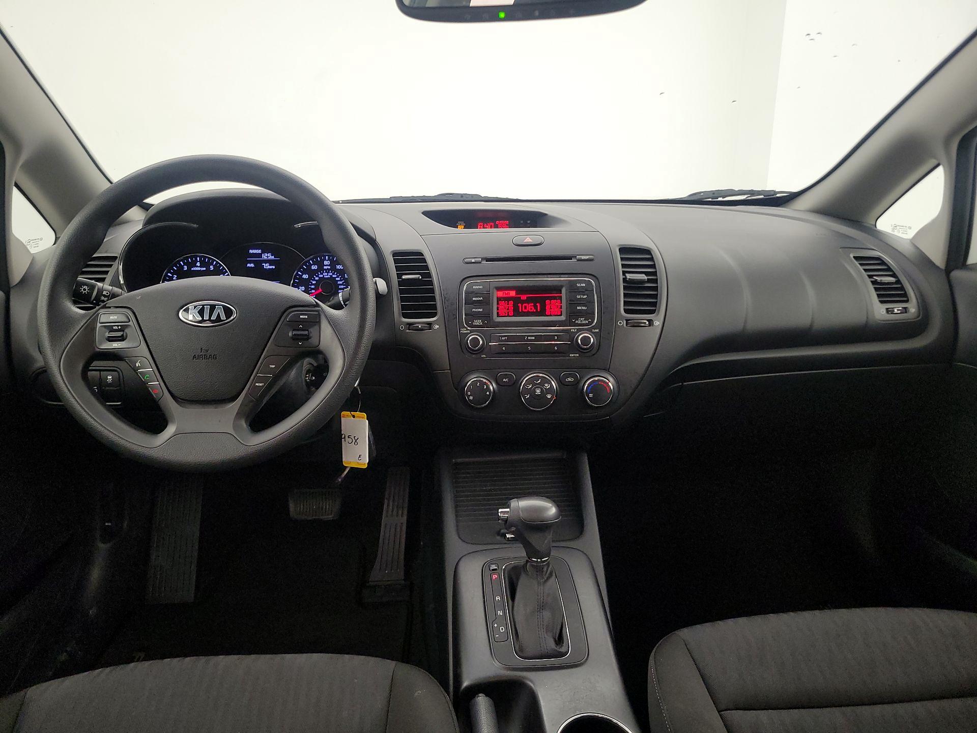 Thumbnail: 2016 Kia Forte - 9