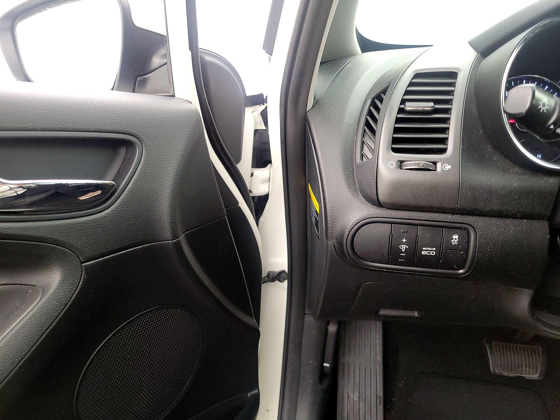 Thumbnail: 2016 Kia Forte - 13