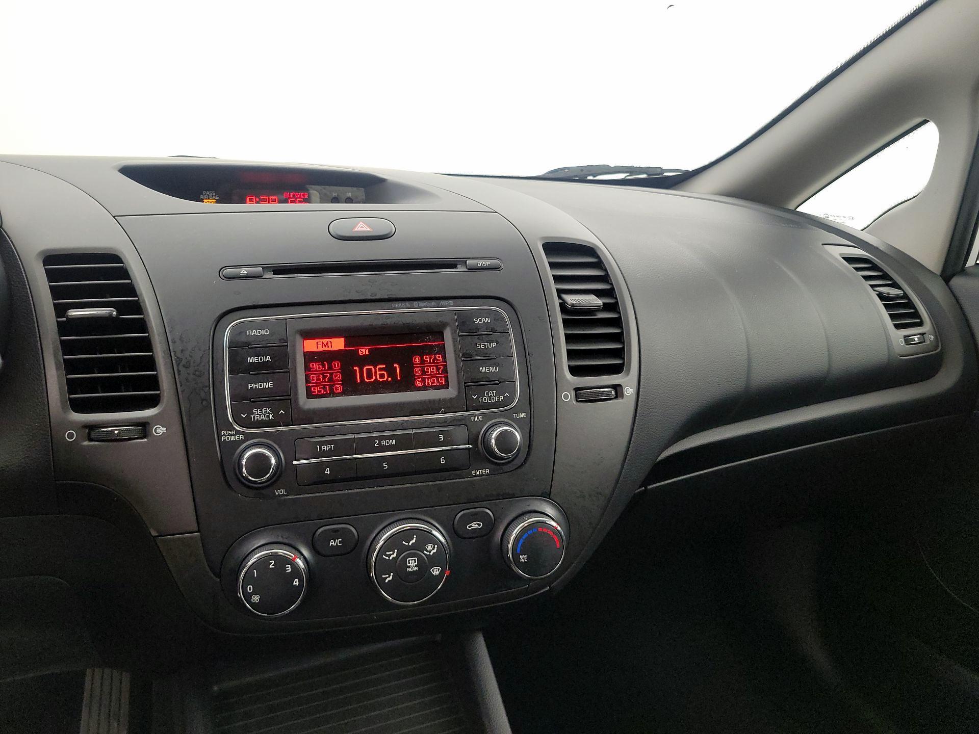 Thumbnail: 2016 Kia Forte - 14