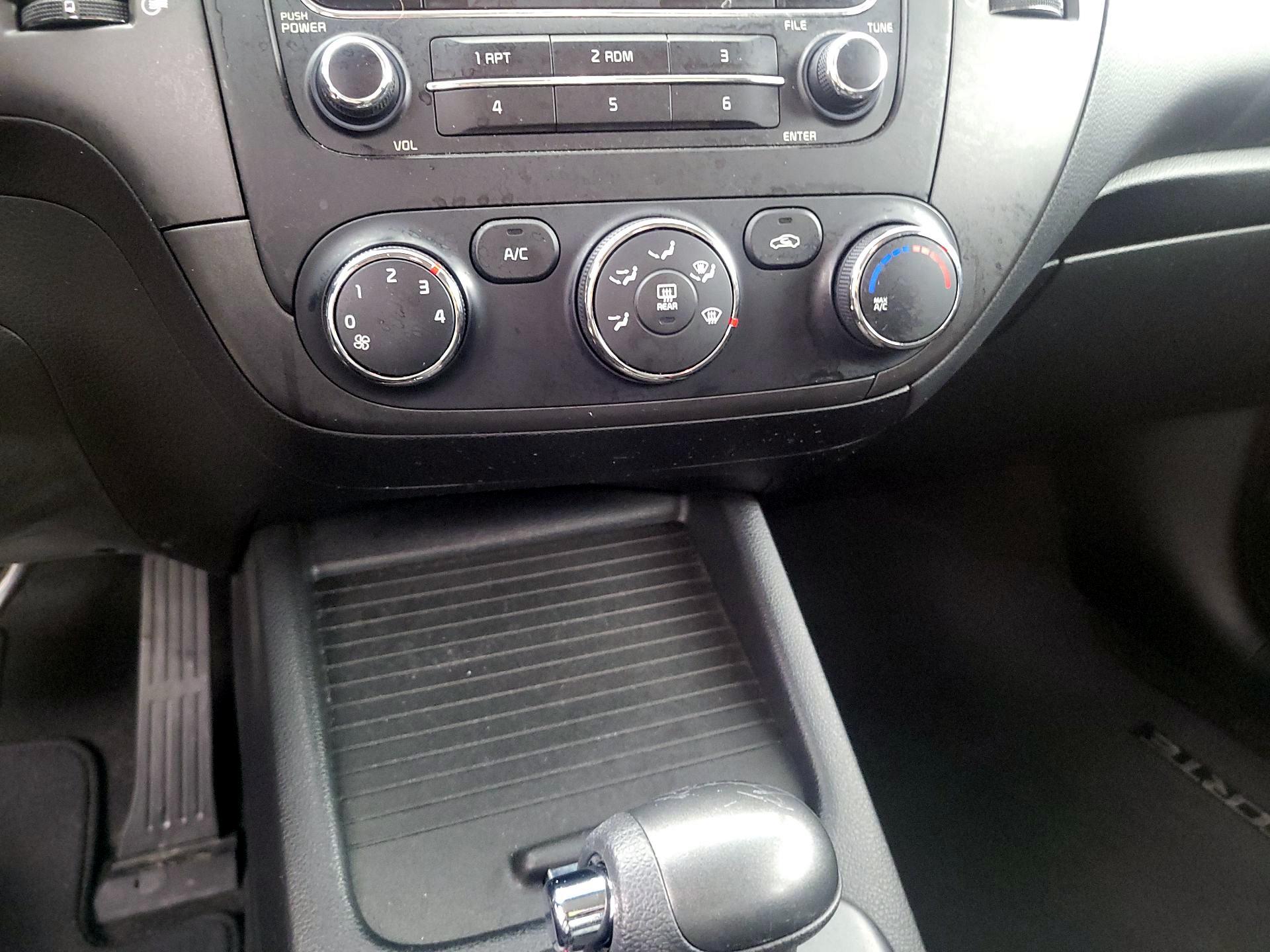 Thumbnail: 2016 Kia Forte - 15