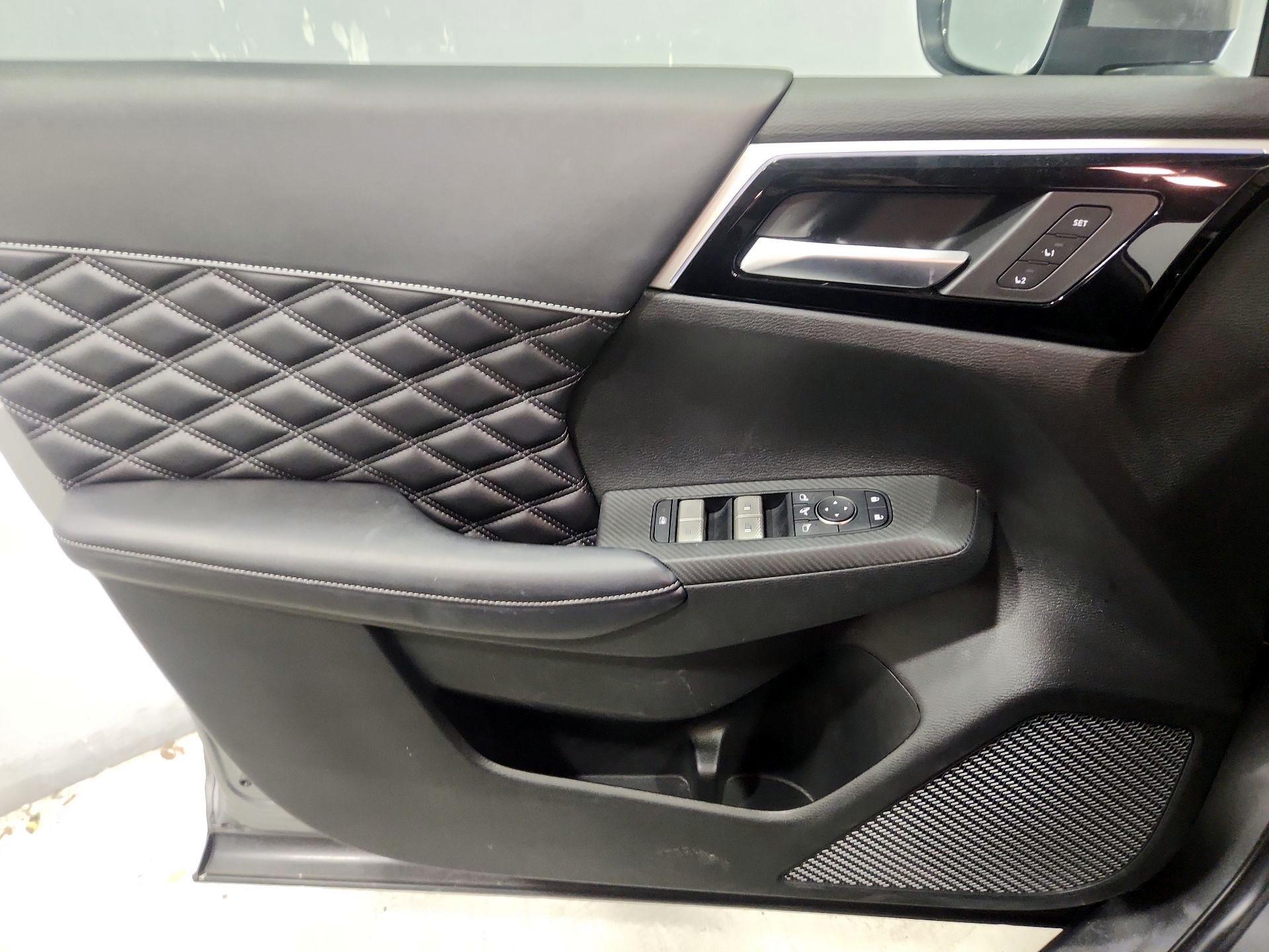 Thumbnail: 2023 Mitsubishi Outlander - 12