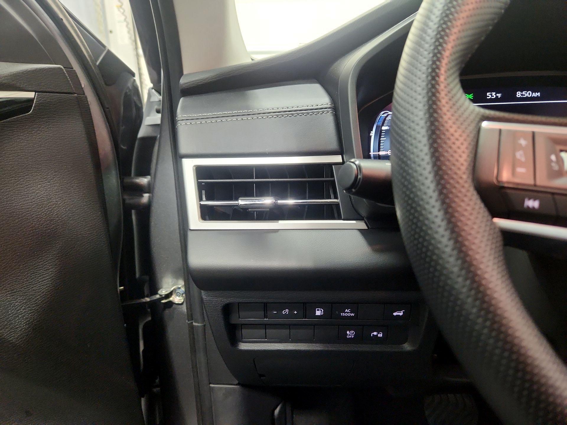 Thumbnail: 2023 Mitsubishi Outlander - 13