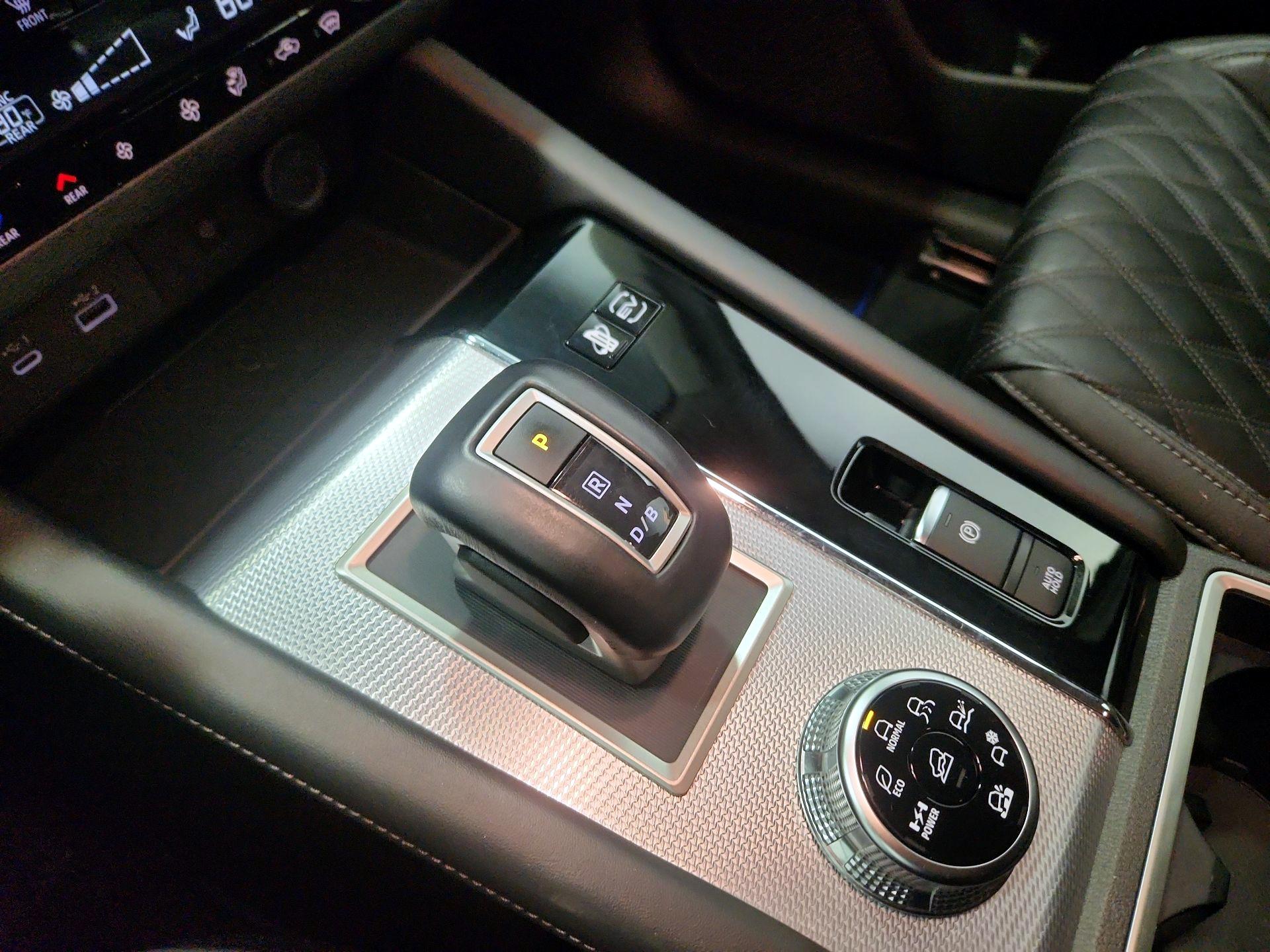 Thumbnail: 2023 Mitsubishi Outlander - 18