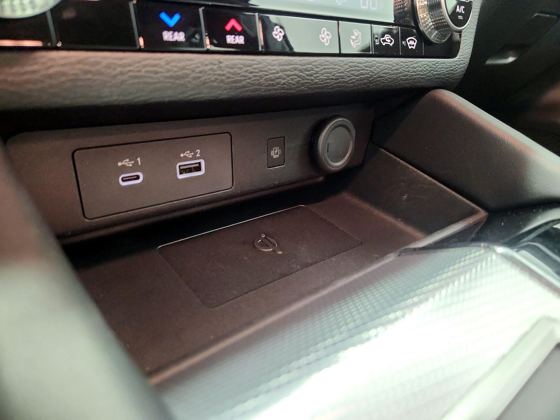 Thumbnail: 2023 Mitsubishi Outlander - 19