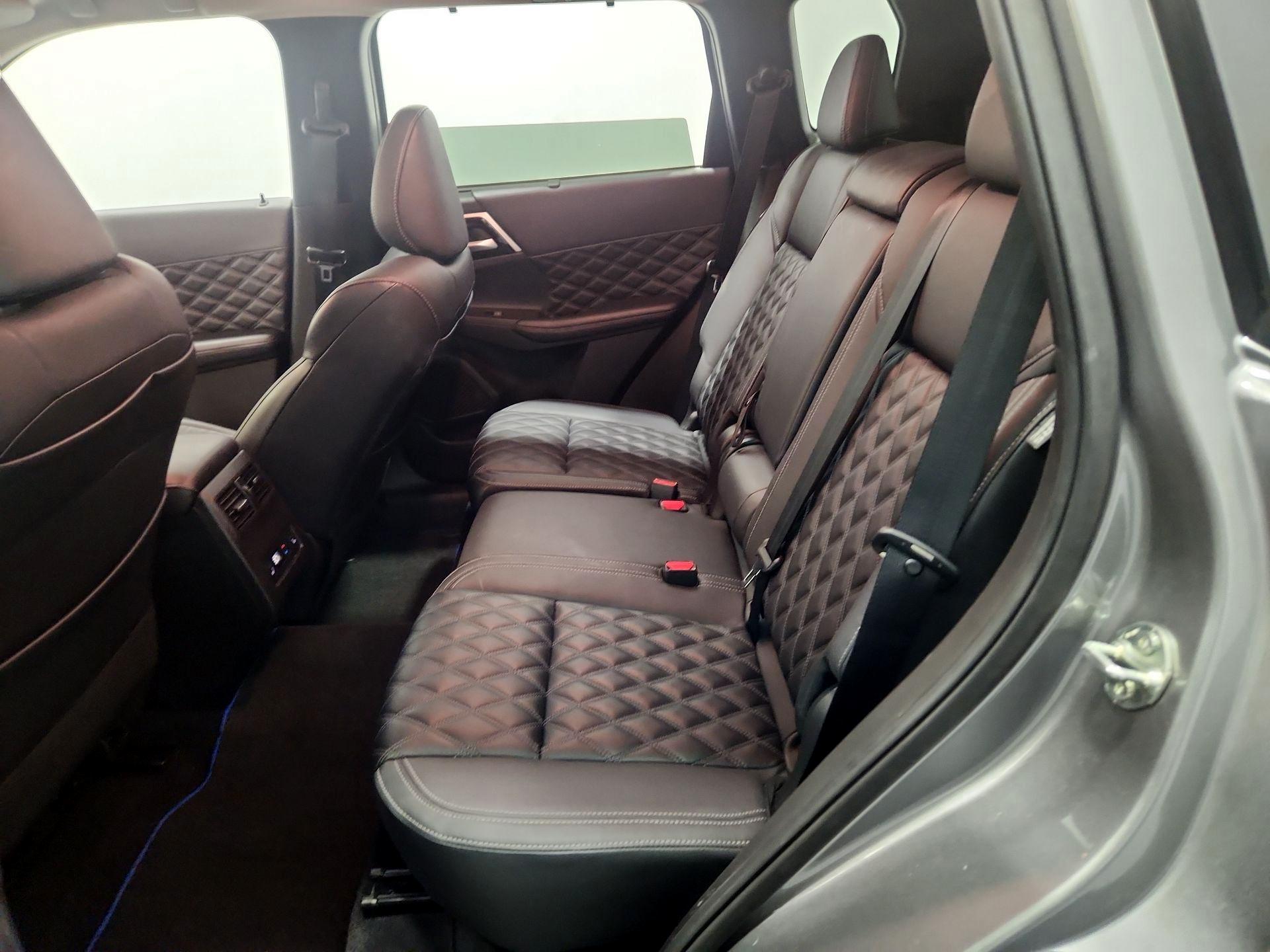 Thumbnail: 2023 Mitsubishi Outlander - 20