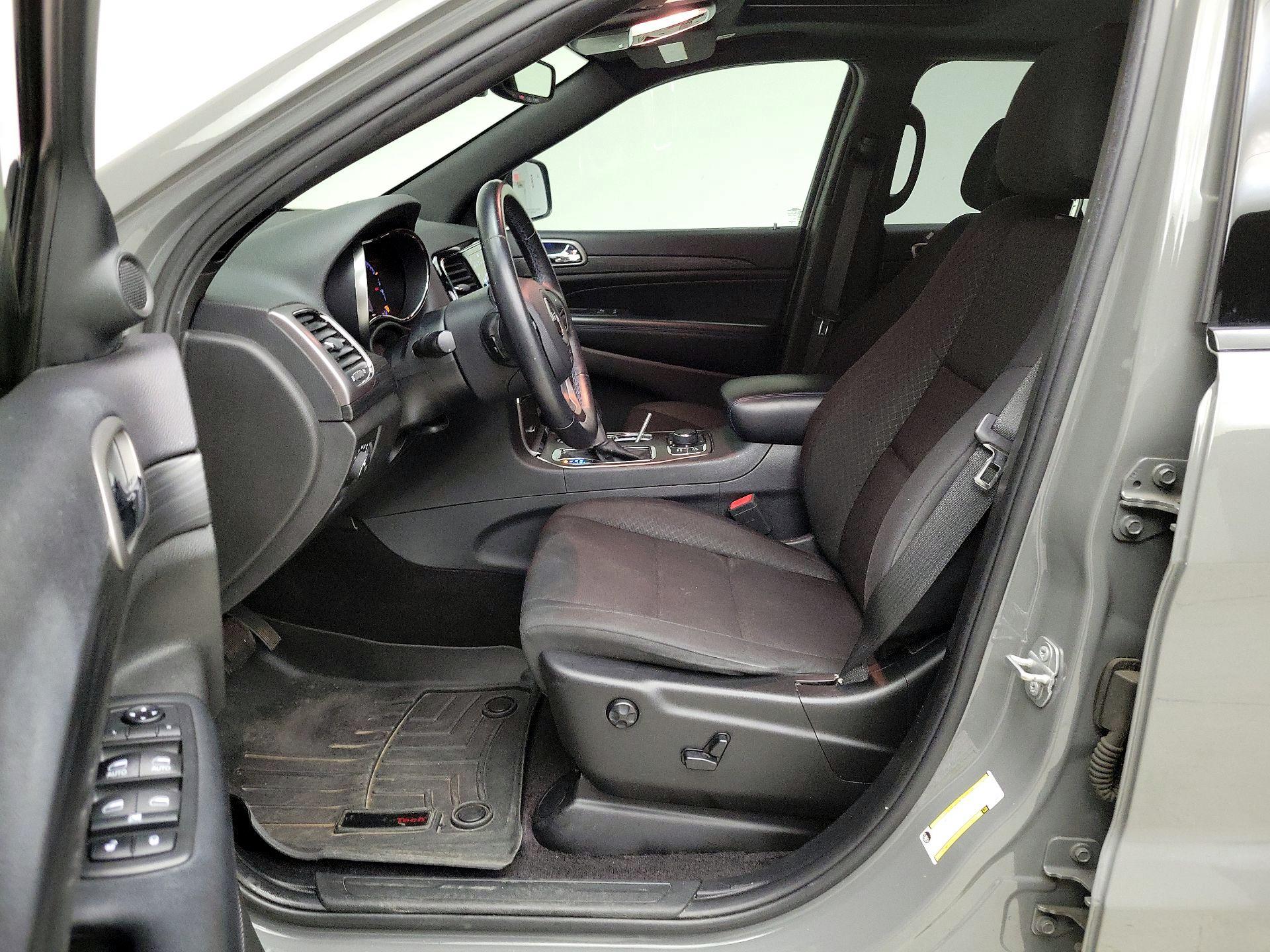 Thumbnail: 2019 Jeep Grand Cherokee - 11