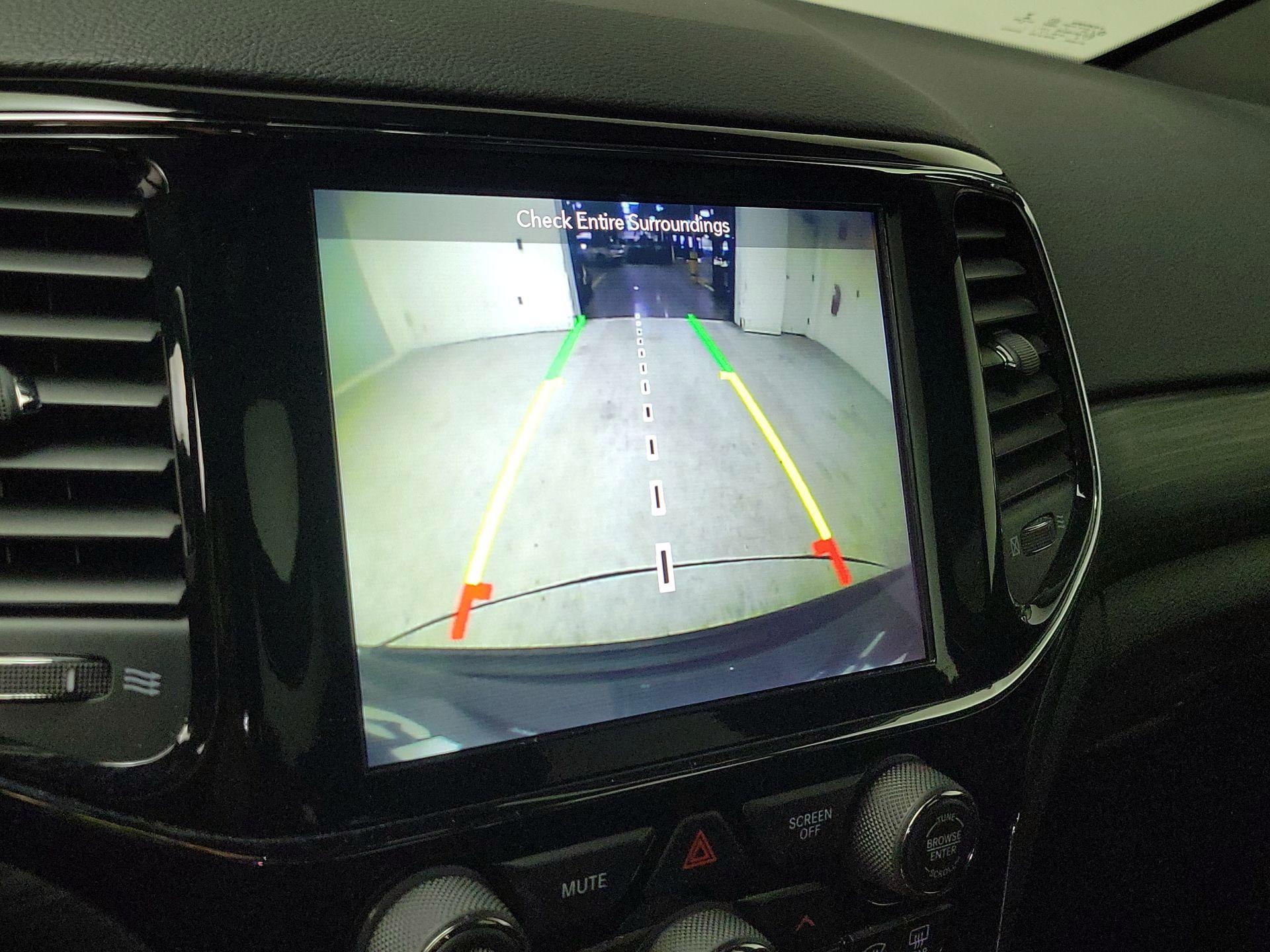 Thumbnail: 2019 Jeep Grand Cherokee - 14