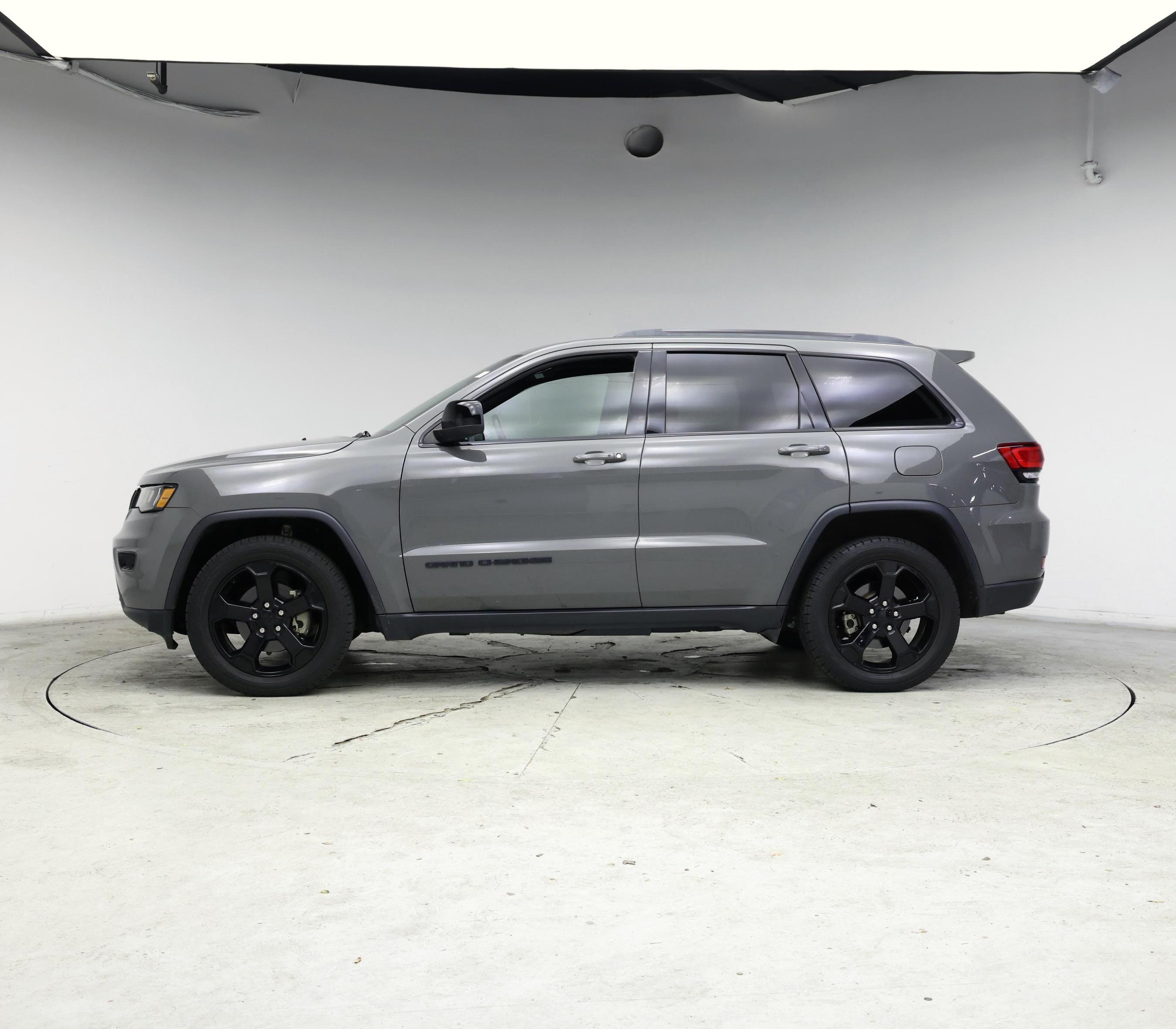 Thumbnail: 2019 Jeep Grand Cherokee - 3