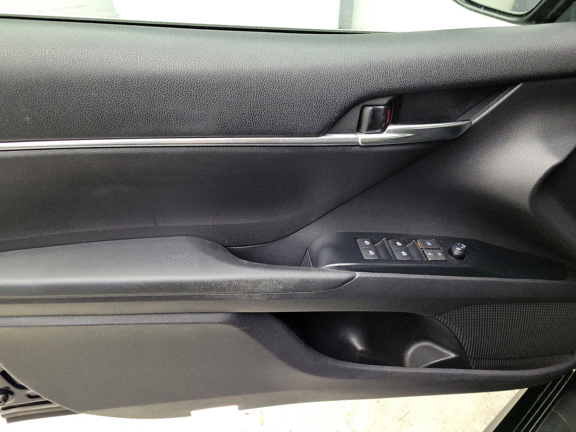 Thumbnail: 2019 Toyota Camry - 12