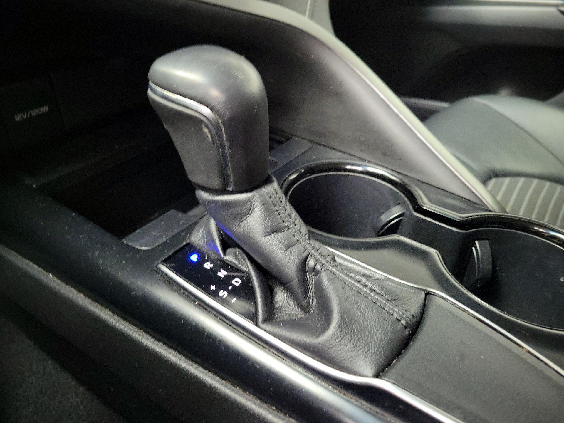 Thumbnail: 2019 Toyota Camry - 17