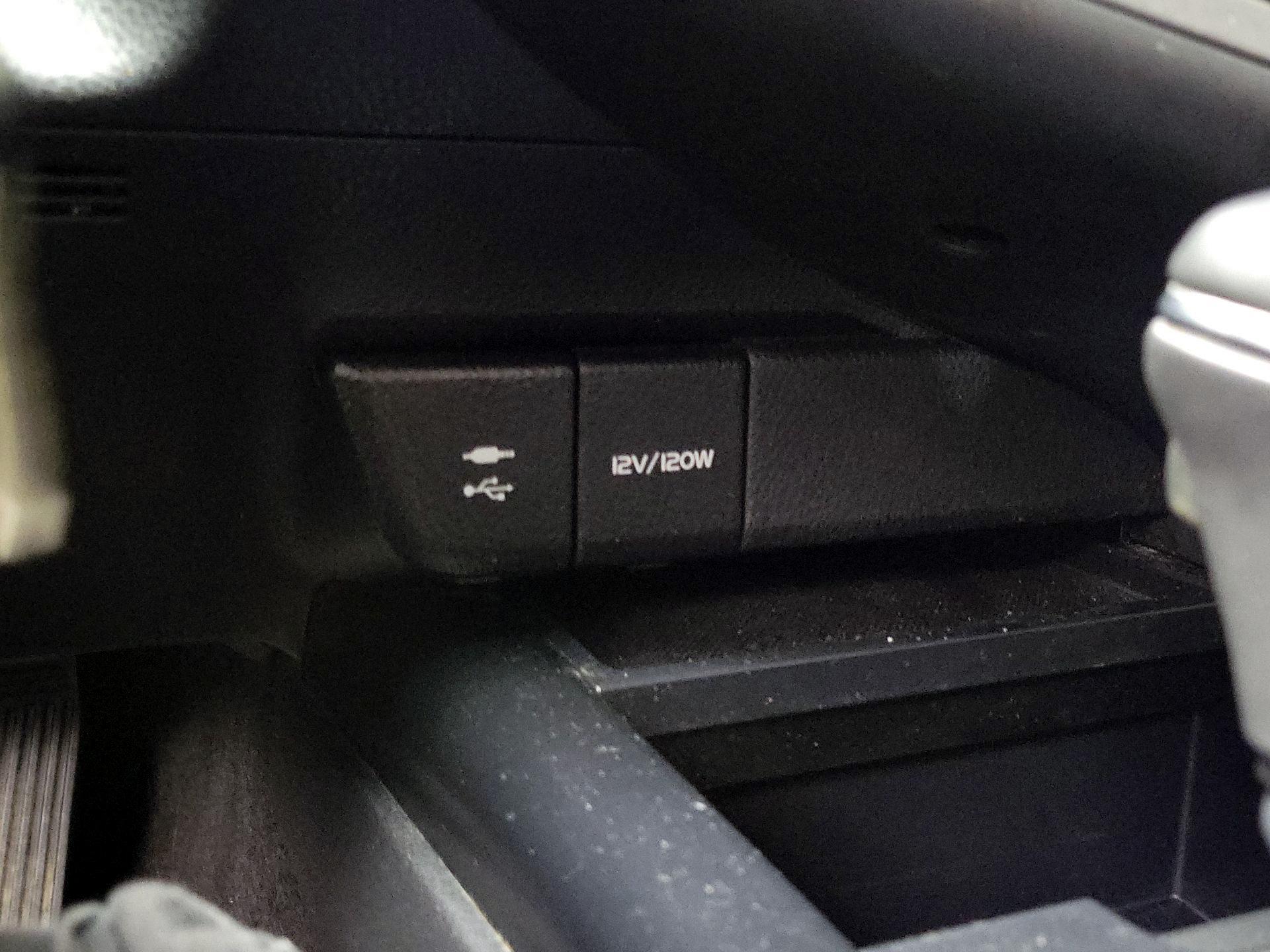 Thumbnail: 2019 Toyota Camry - 18