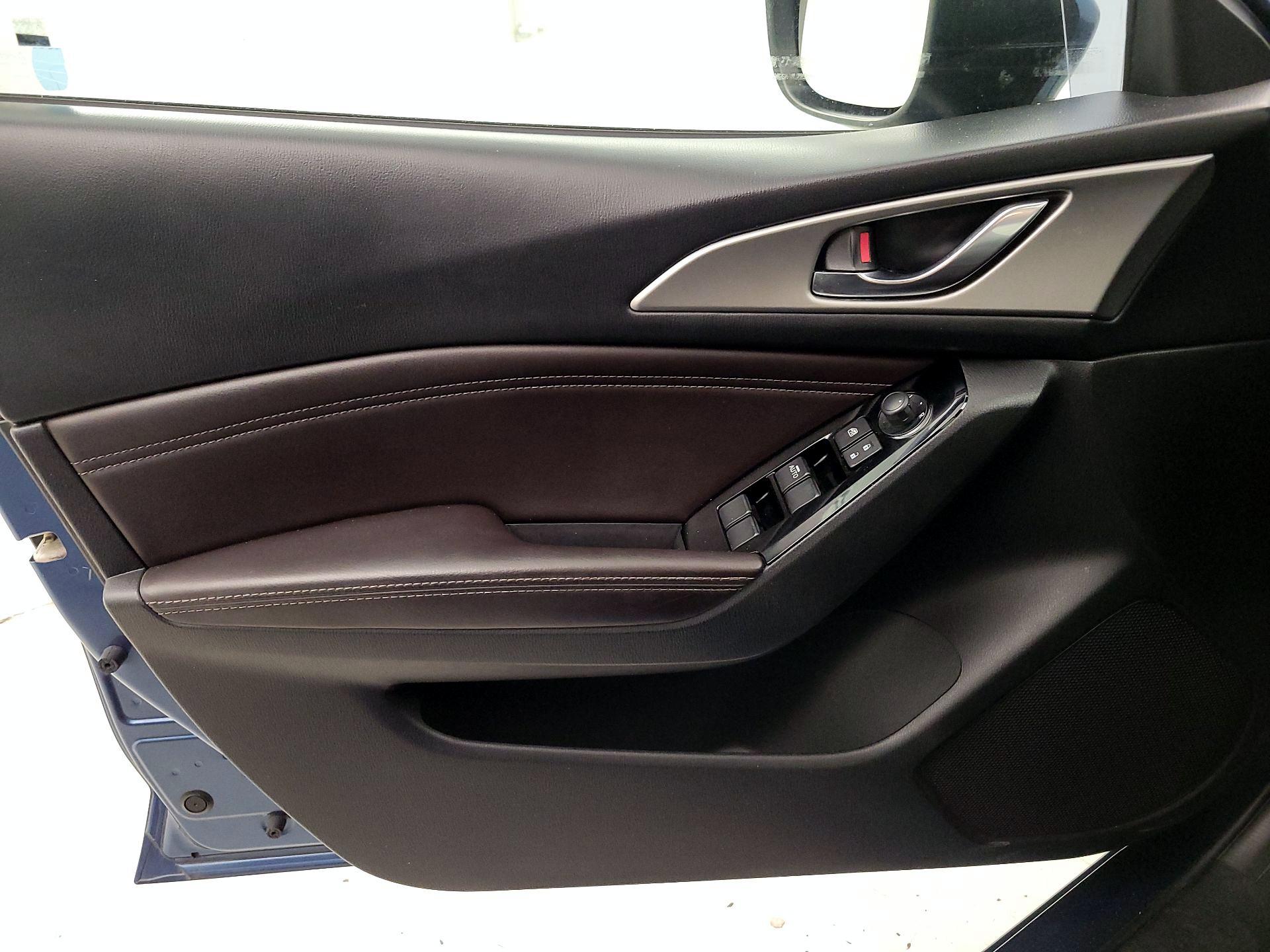 Thumbnail: 2018 Mazda Mazda3 - 12