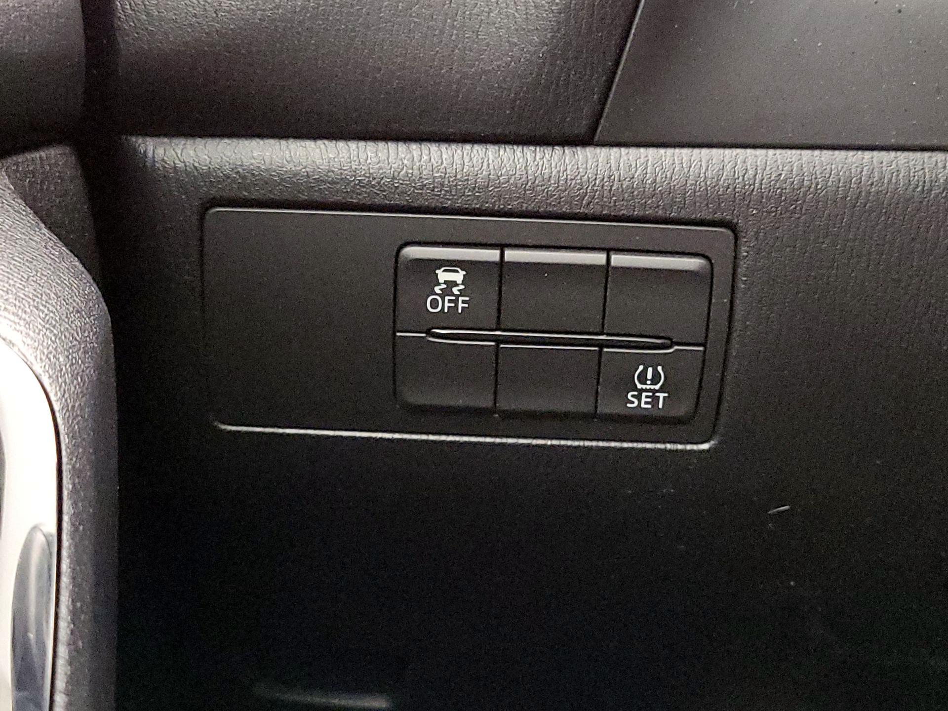 Thumbnail: 2018 Mazda Mazda3 - 13