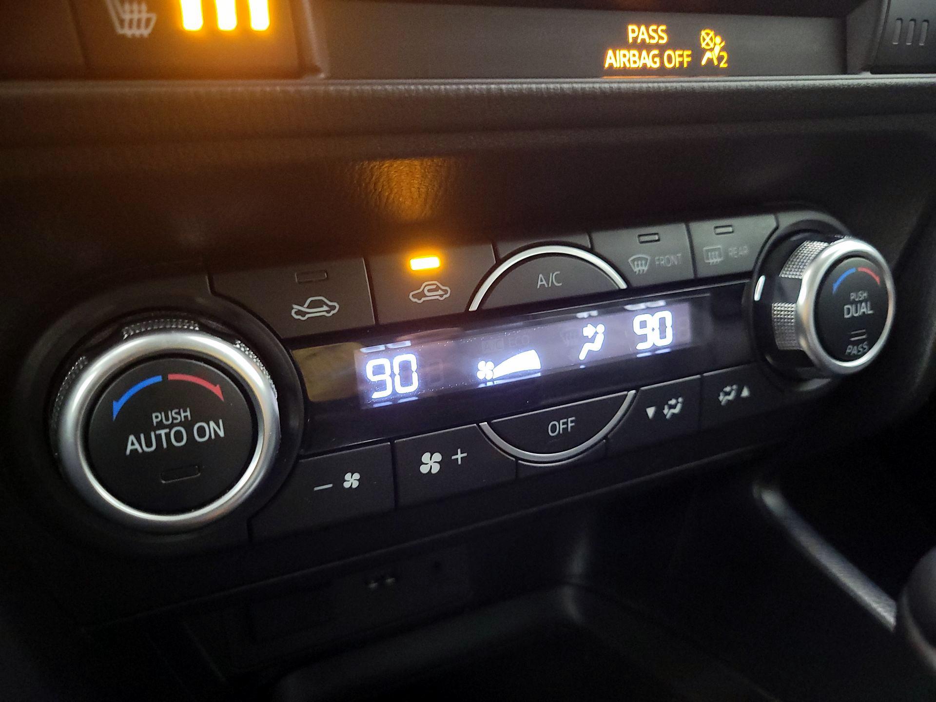 Thumbnail: 2018 Mazda Mazda3 - 17