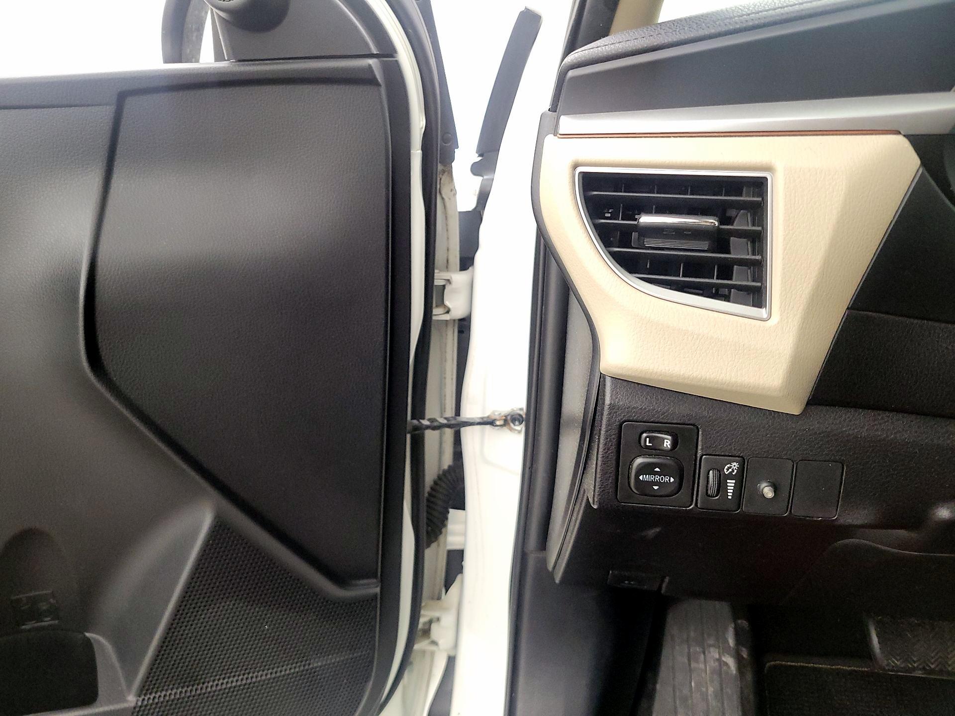 Thumbnail: 2015 Toyota Corolla - 13