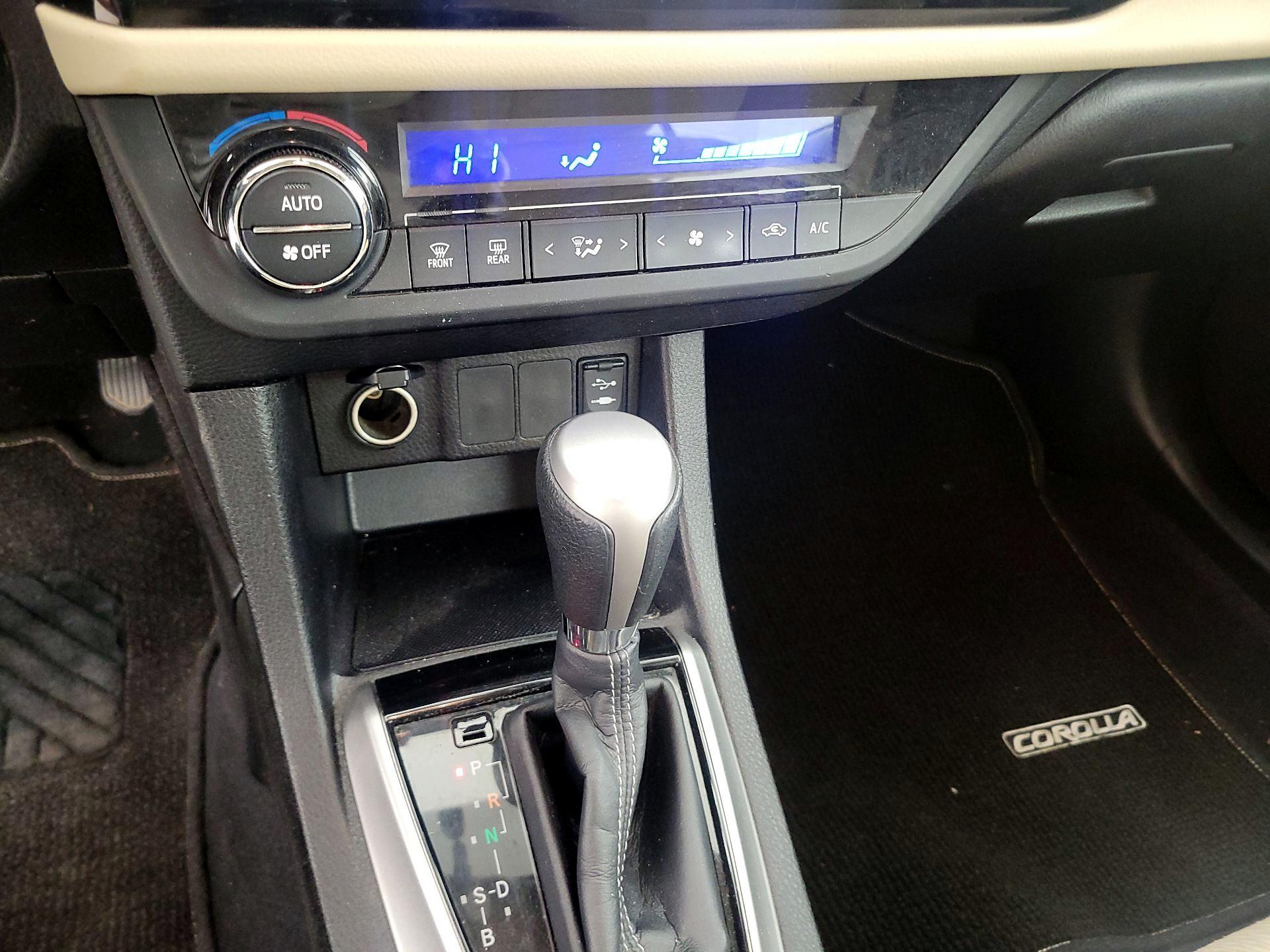 Thumbnail: 2015 Toyota Corolla - 16