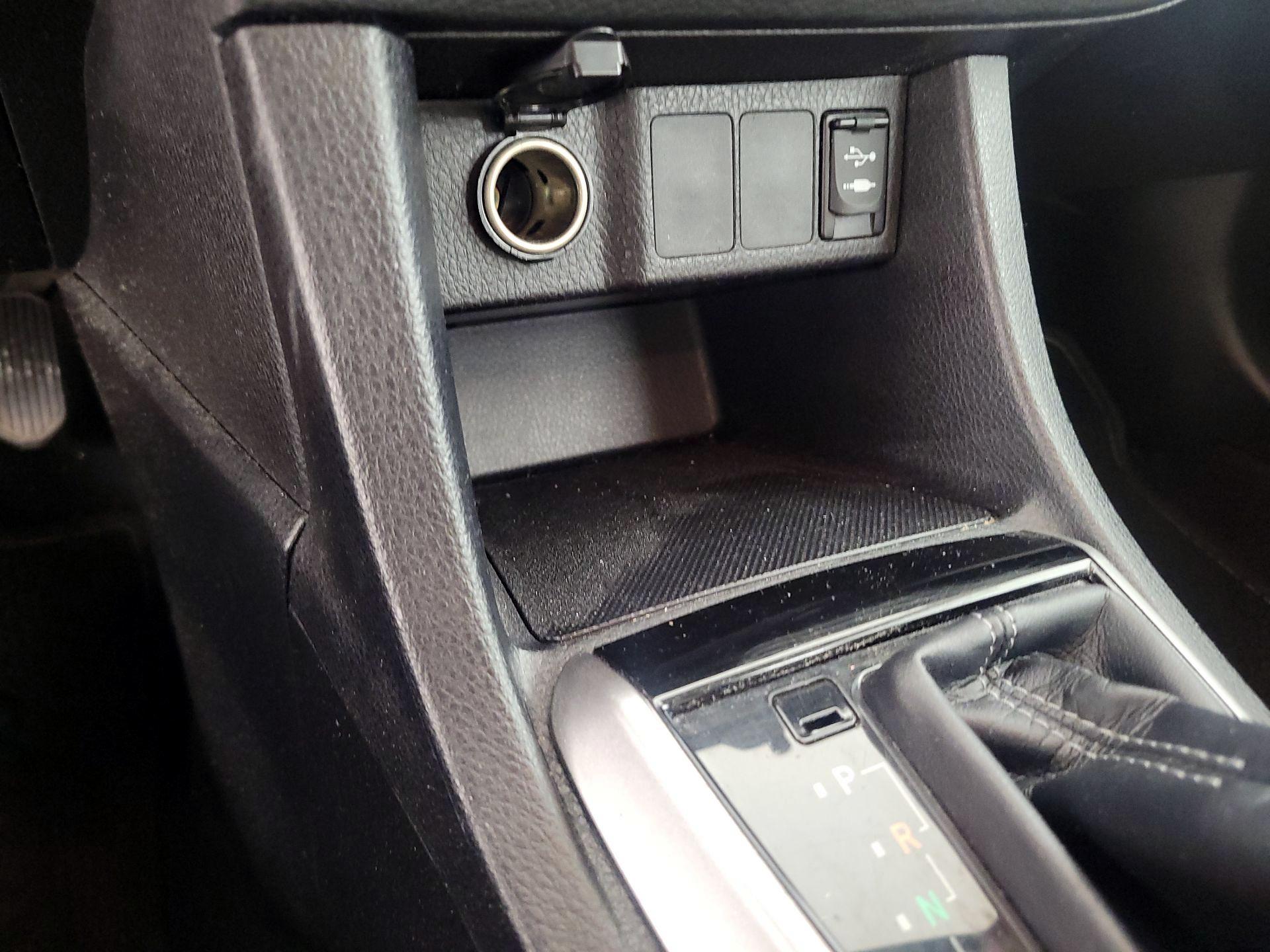 Thumbnail: 2015 Toyota Corolla - 18